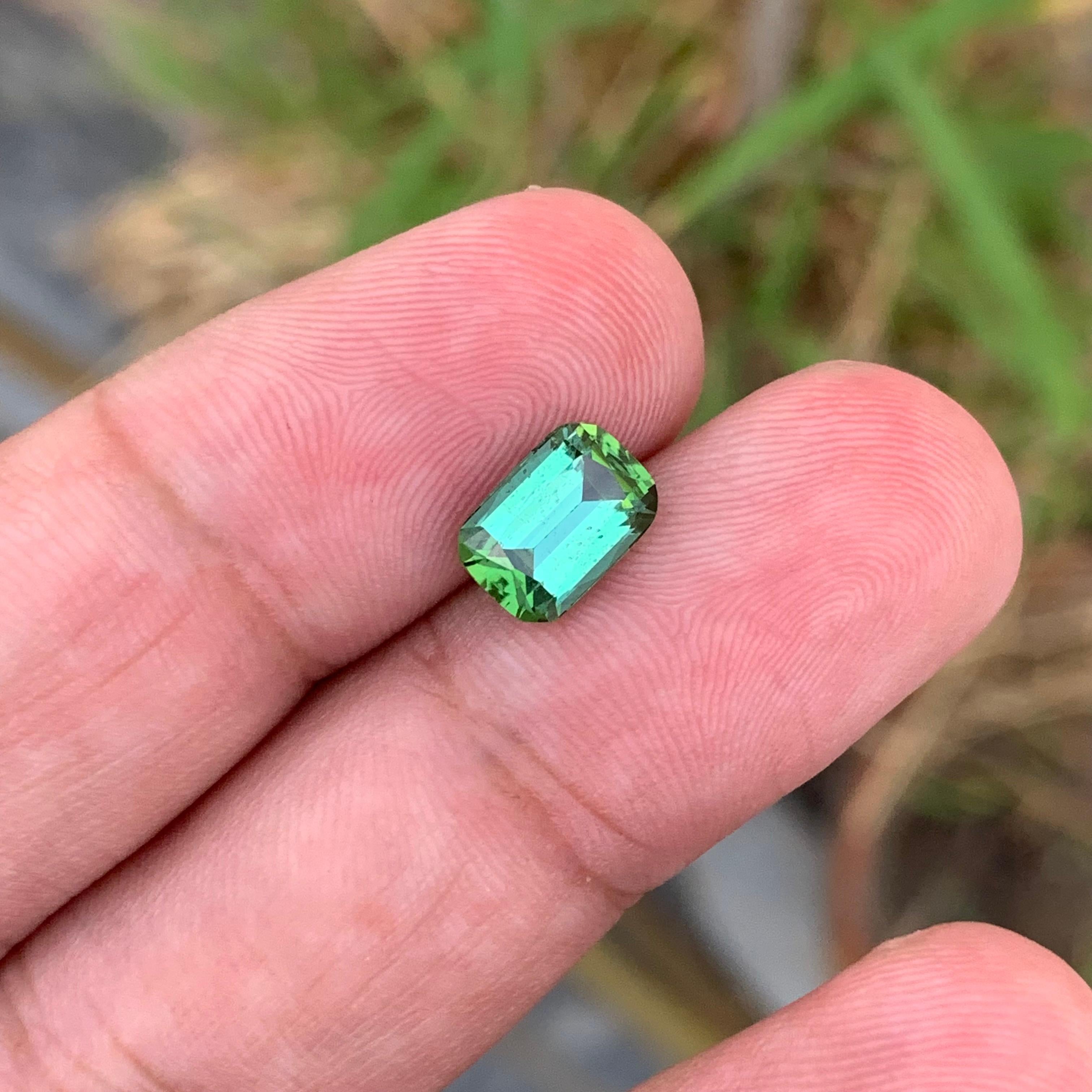 2.05 Carat Natural Loose Blue Green Tourmaline Cushion Shape Gemstone (Tourmaline bleue verte en forme de coussin) en vente 3