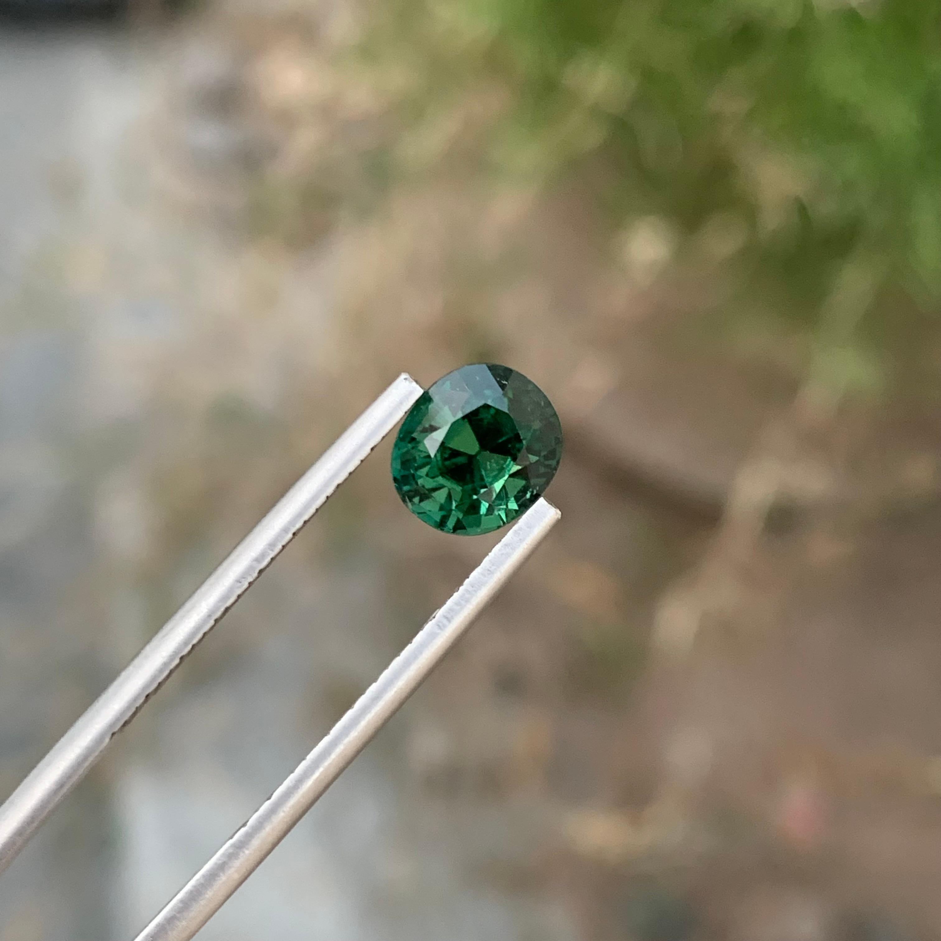 Round Cut 2.05 Carat Natural Loose Green Tourmaline Oval Shape Gem For Jewellery Making  For Sale