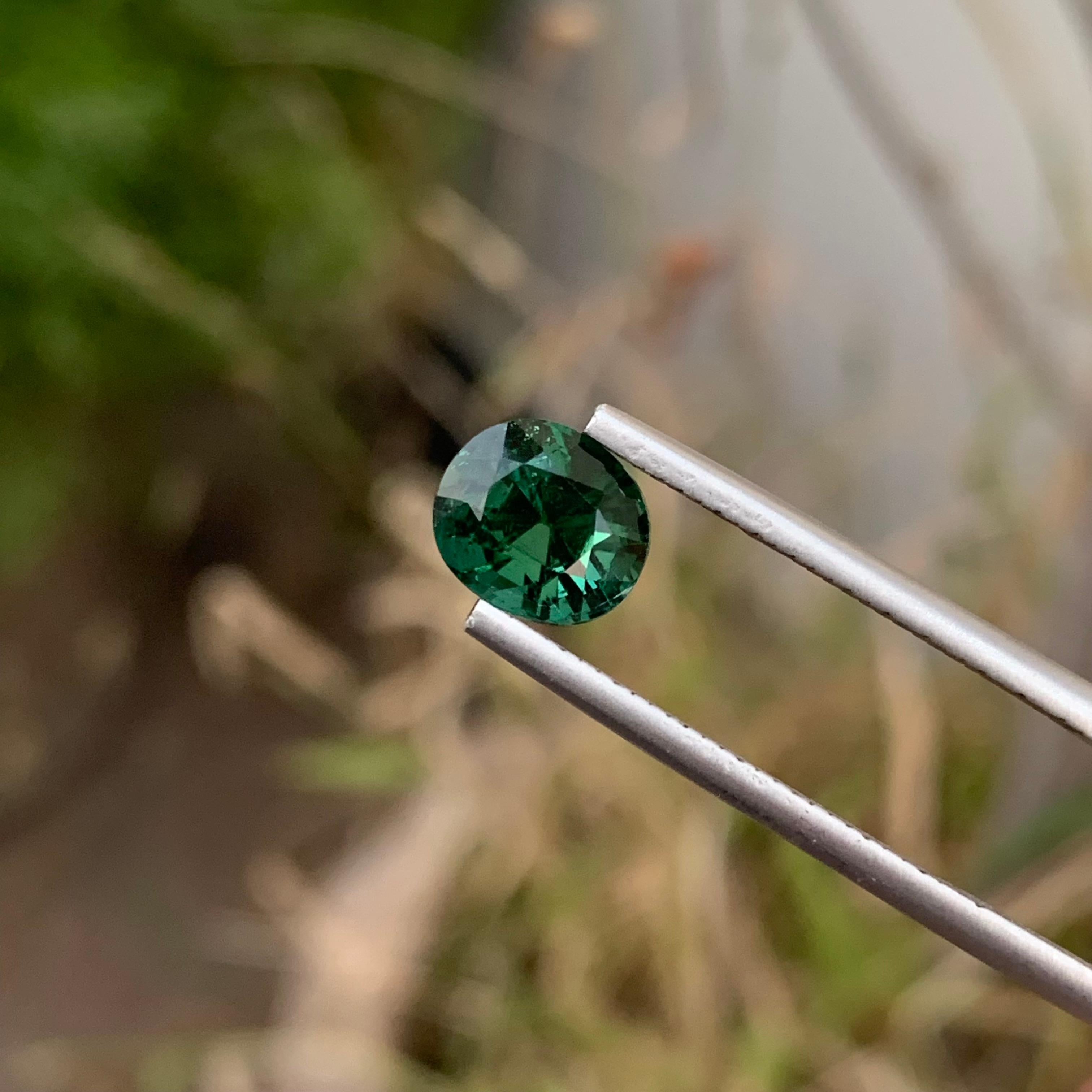 2.05 Carat Natural Loose Green Tourmaline Oval Shape Gem For Jewellery Making  In New Condition For Sale In Peshawar, PK