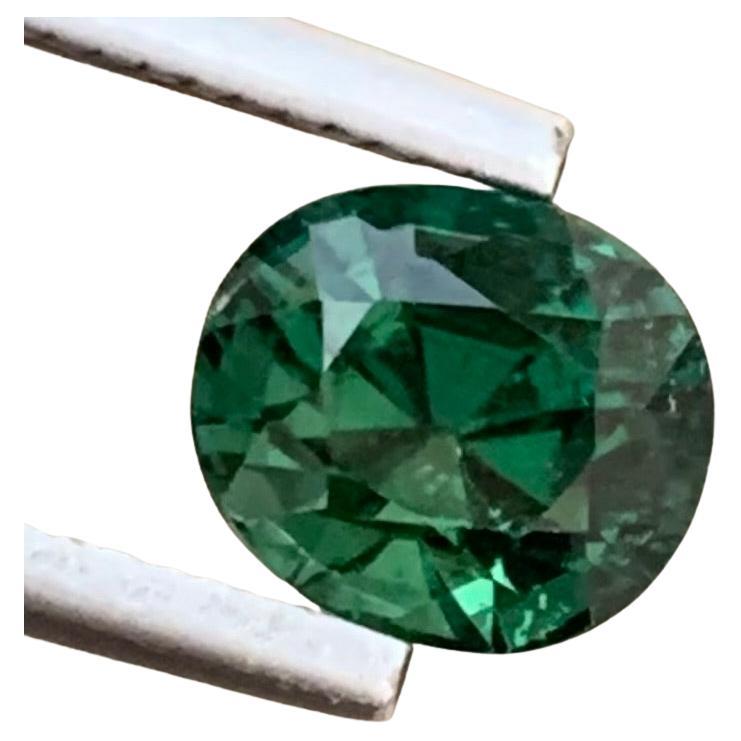 Tourmaline verte naturelle non sertie de 2,05 carats de forme ovale pour la fabrication de bijoux 