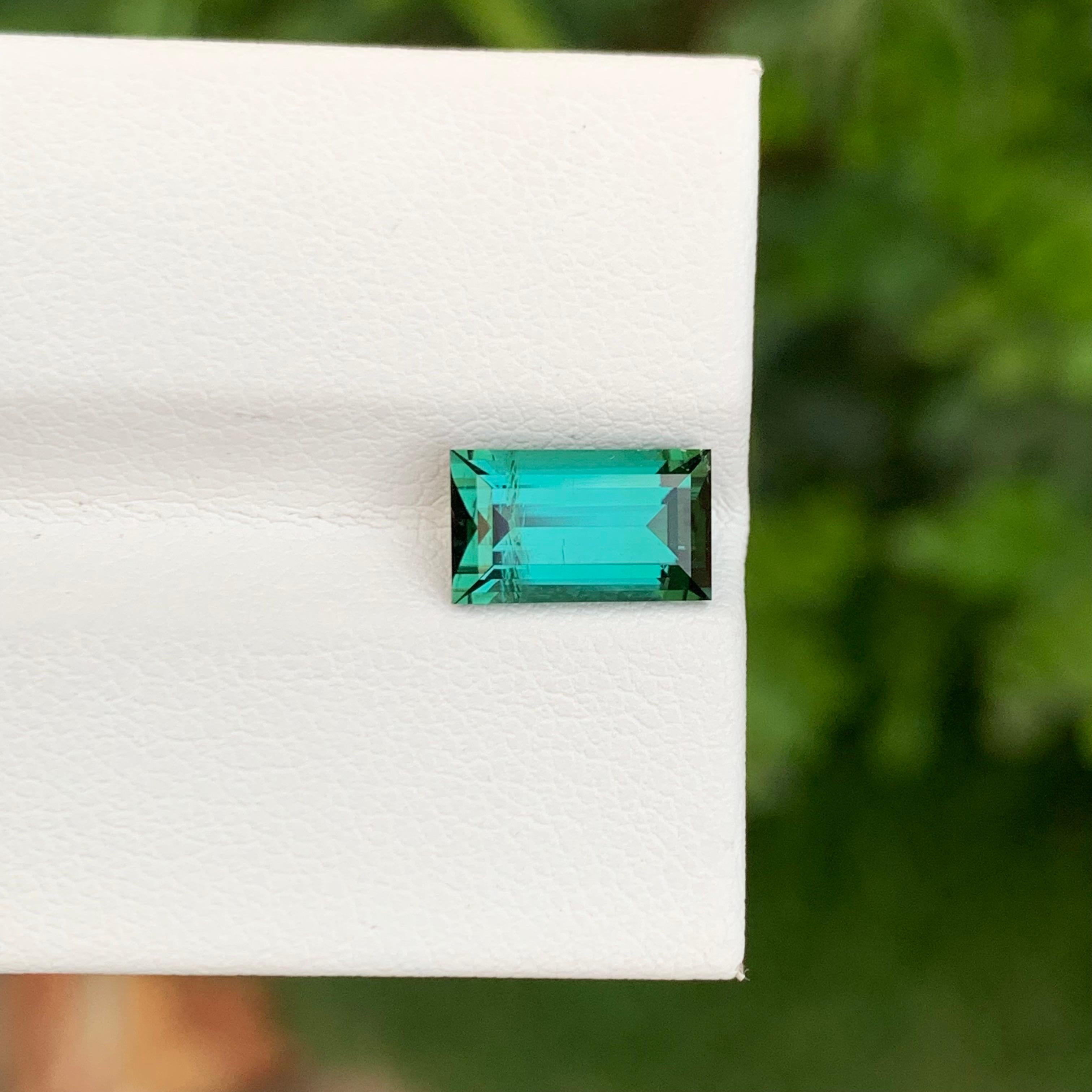 2,05 Karat natürlicher loser Lagoon-Turmalin in Baguette-Form für Ring im Angebot 3