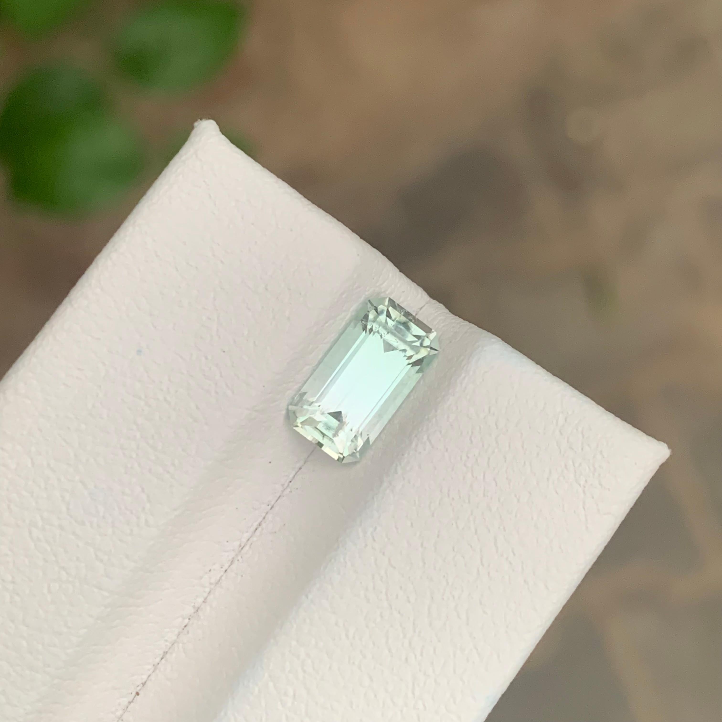 2.05 Carat Natural Loose Light Mint Tourmaline Emerald Shape Gemstone (pierre précieuse en forme d'émeraude) en vente 6