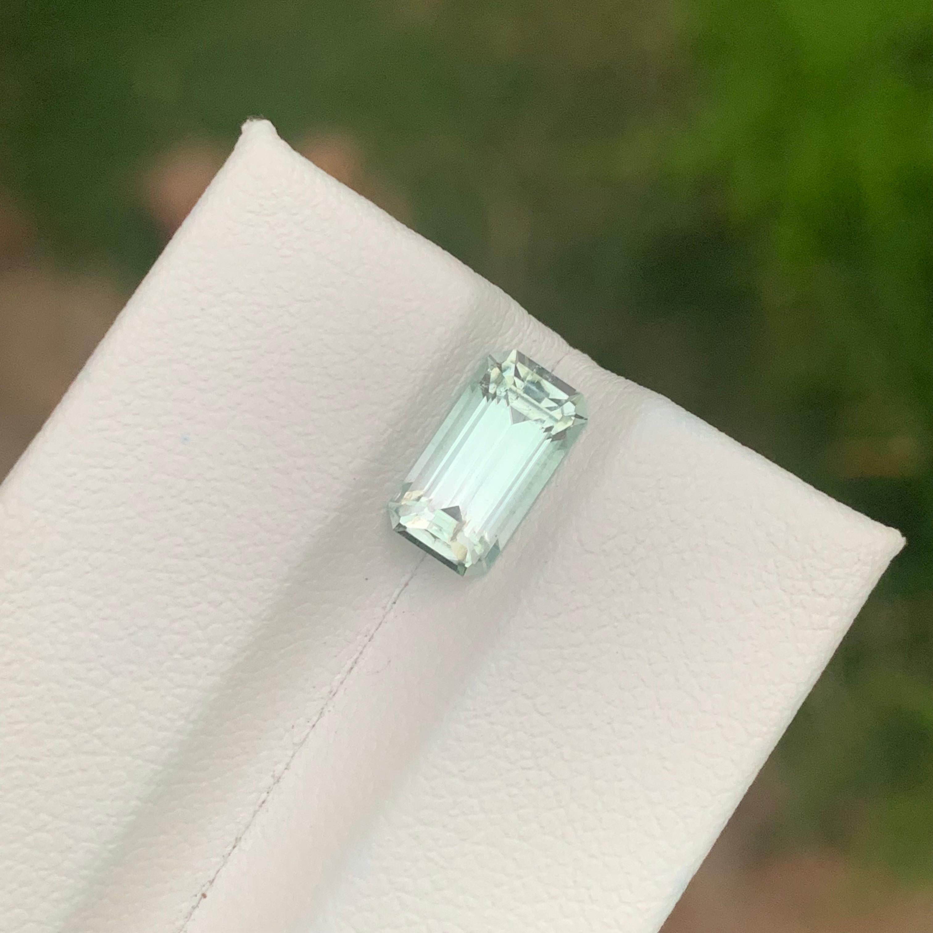 2.05 Carat Natural Loose Light Mint Tourmaline Emerald Shape Gemstone (pierre précieuse en forme d'émeraude) Unisexe en vente