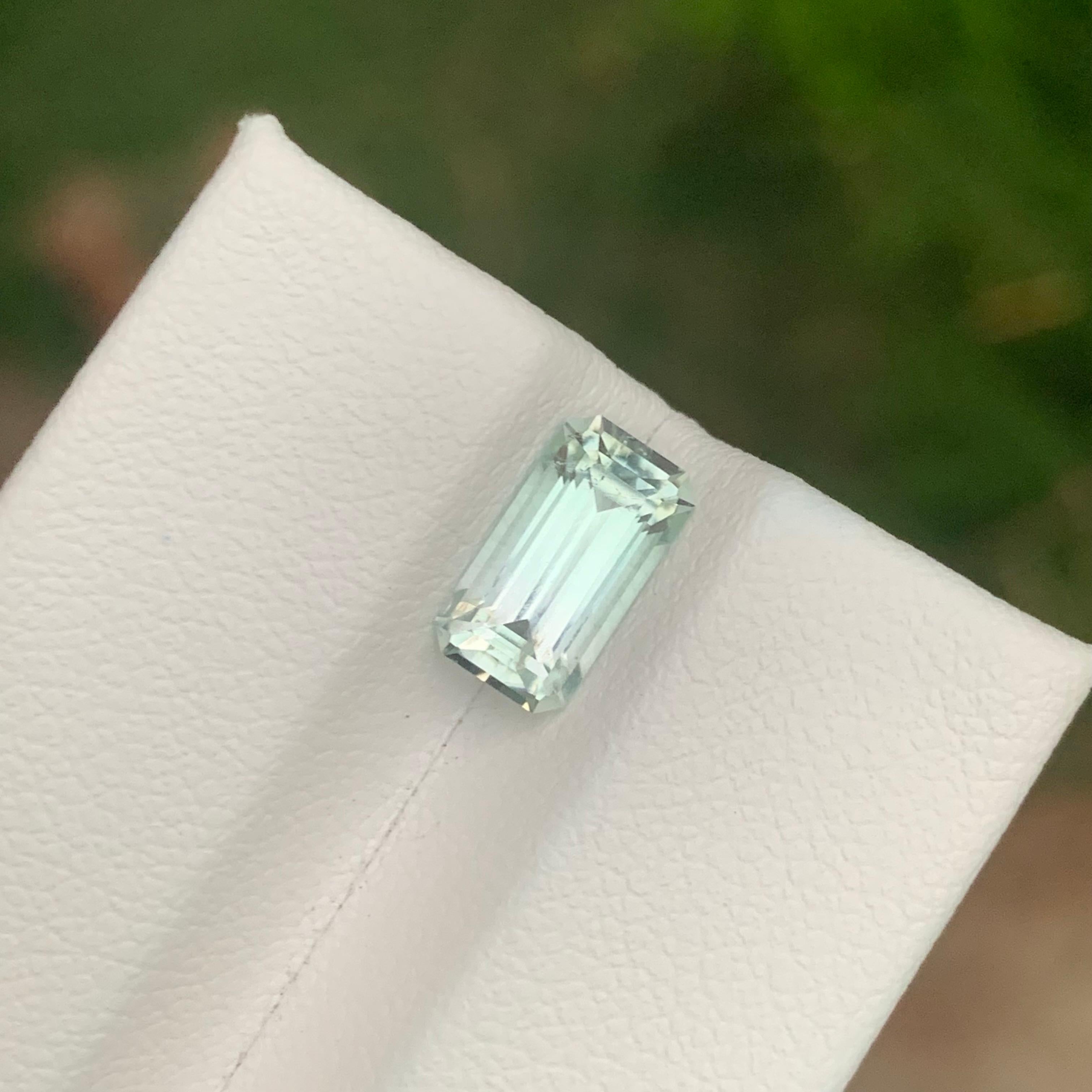 2.05 Carat Natural Loose Light Mint Tourmaline Emerald Shape Gemstone (pierre précieuse en forme d'émeraude) en vente 1