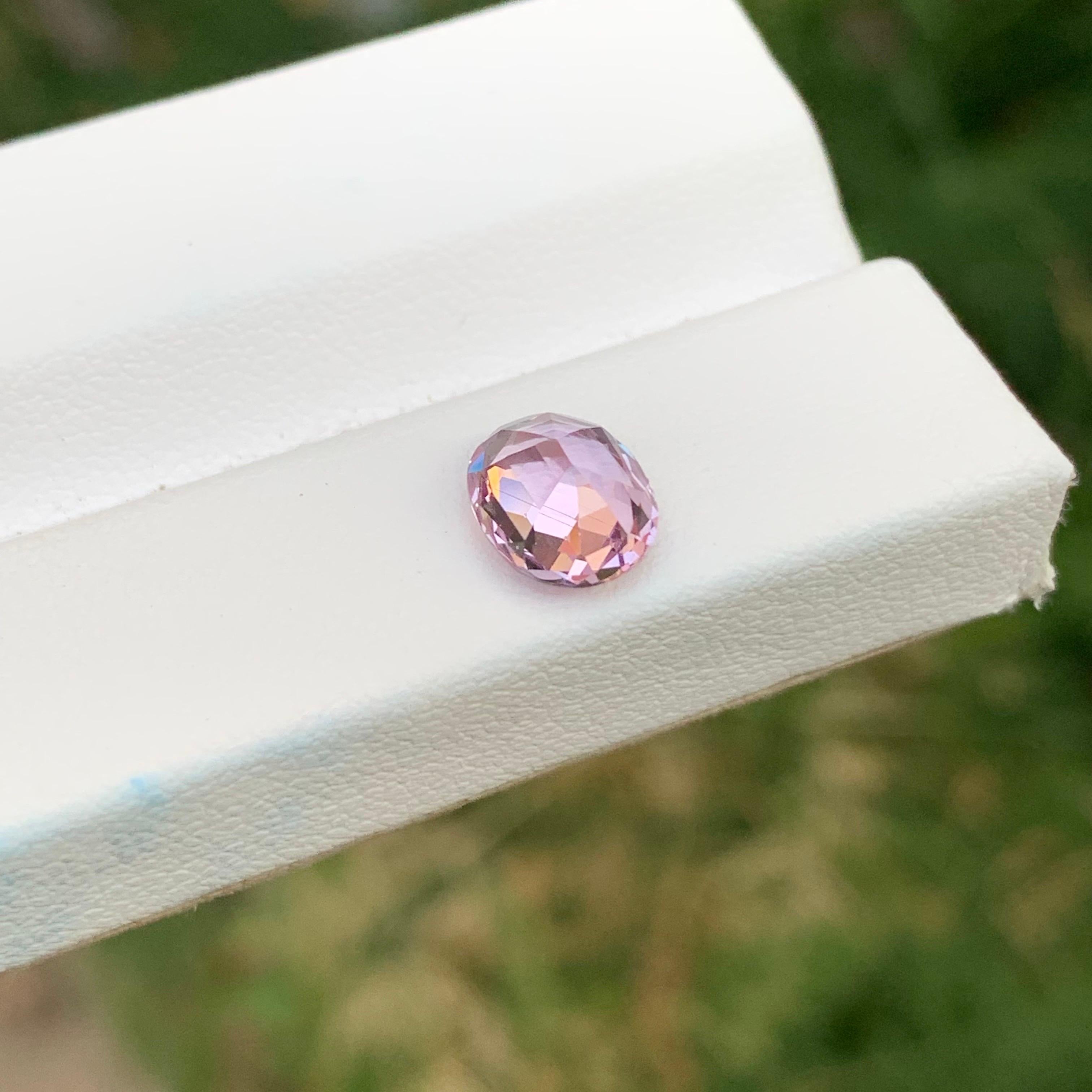 2.05 Carat Natural Loose Light Pink Spinel Cushion Shape Gemstone From Tanzania en venta 4