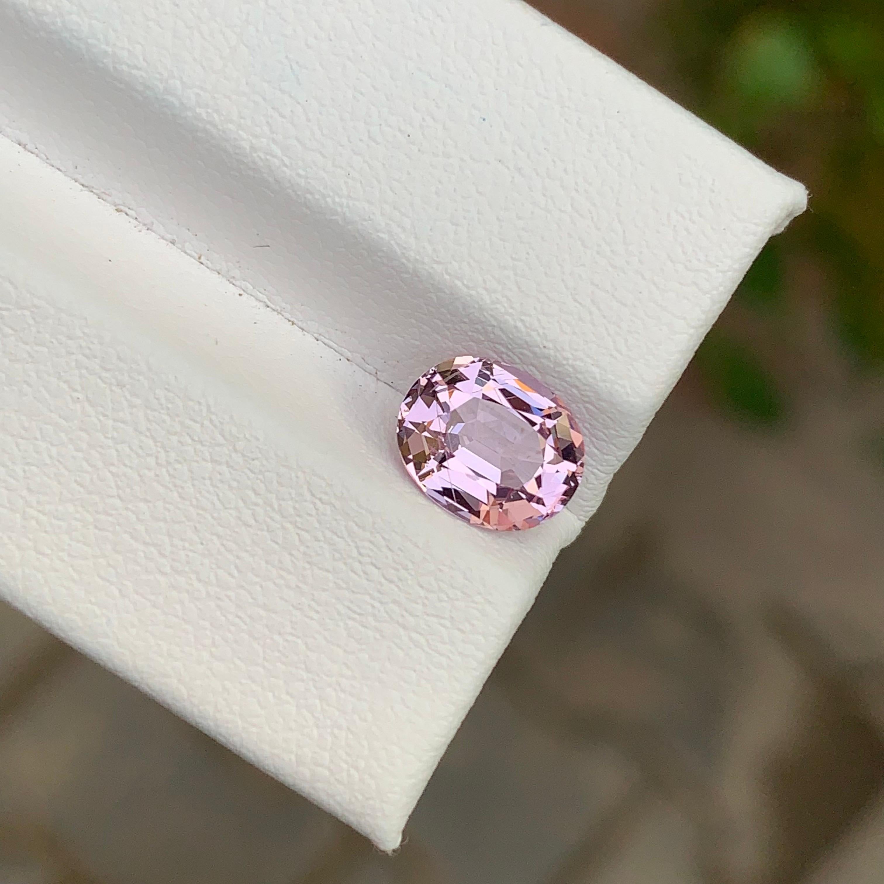 2.05 Carat Natural Loose Light Pink Spinel Cushion Shape Gemstone From Tanzania en venta 5