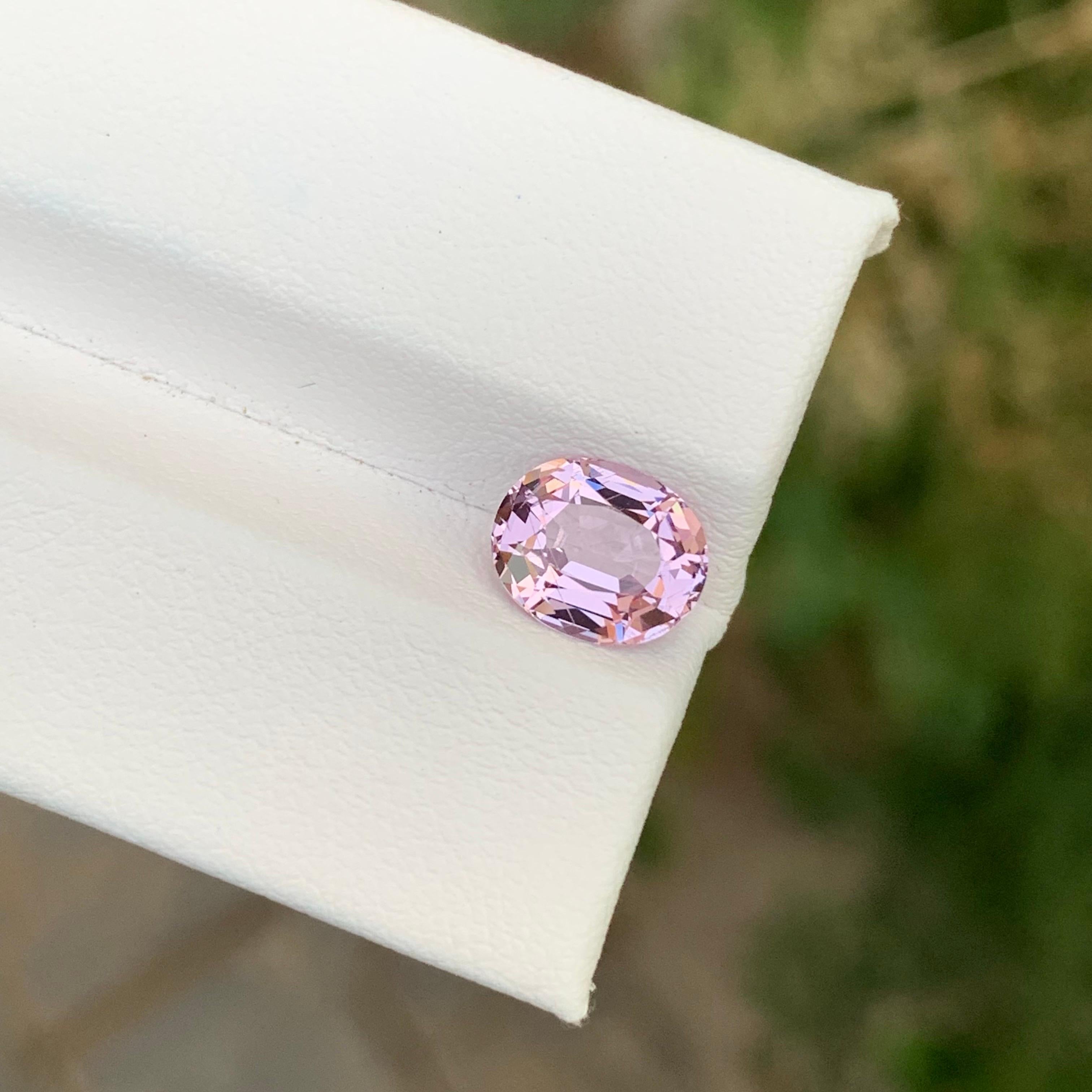 2.05 Carat Natural Loose Light Pink Spinel Cushion Shape Gemstone From Tanzania Corte cojín en venta