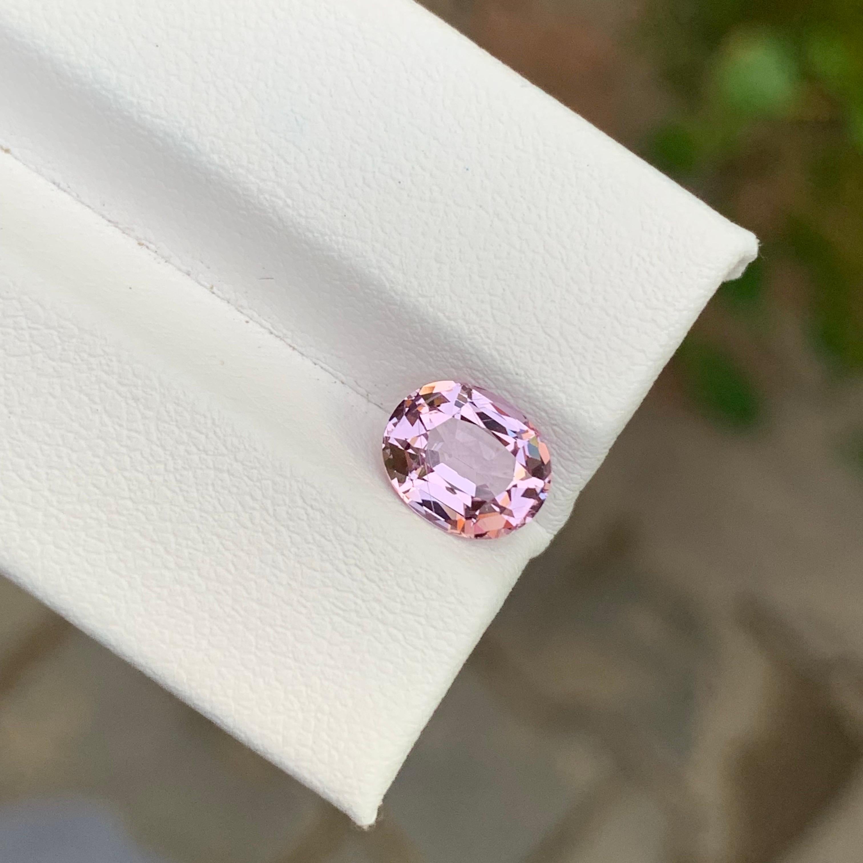 2.05 Carat Natural Loose Light Pink Spinel Cushion Shape Gemstone From Tanzania en venta 1