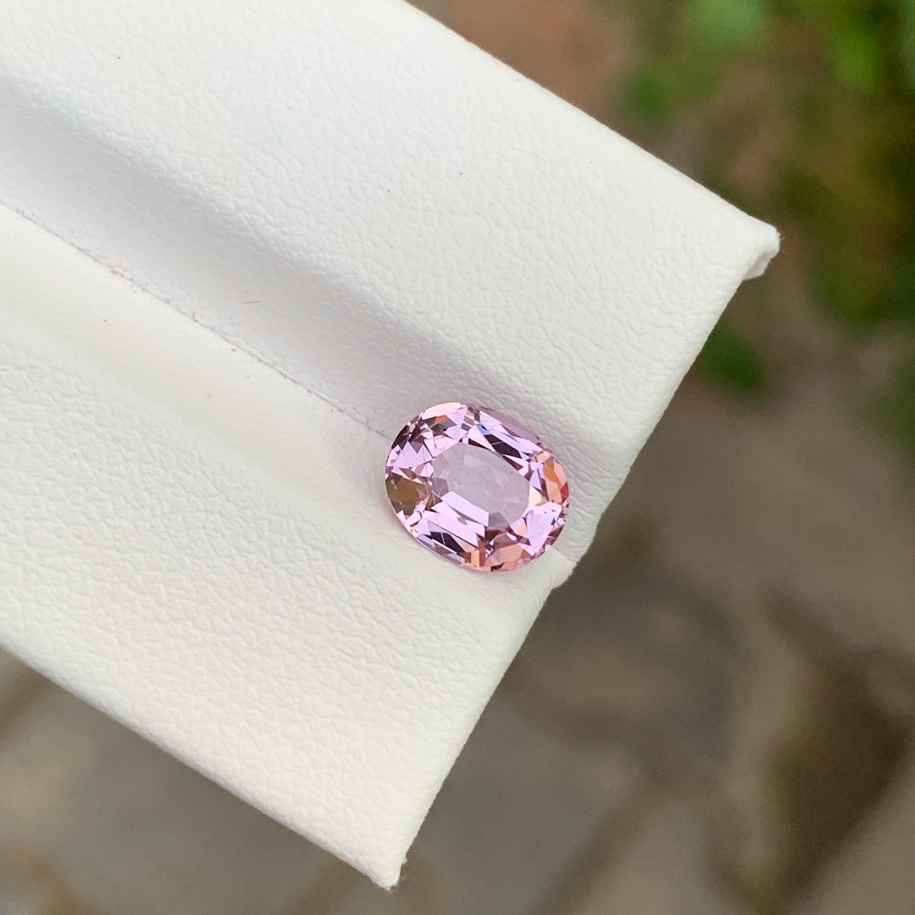 2.05 Carat Natural Loose Light Pink Spinel Cushion Shape Gemstone From Tanzania en venta 3