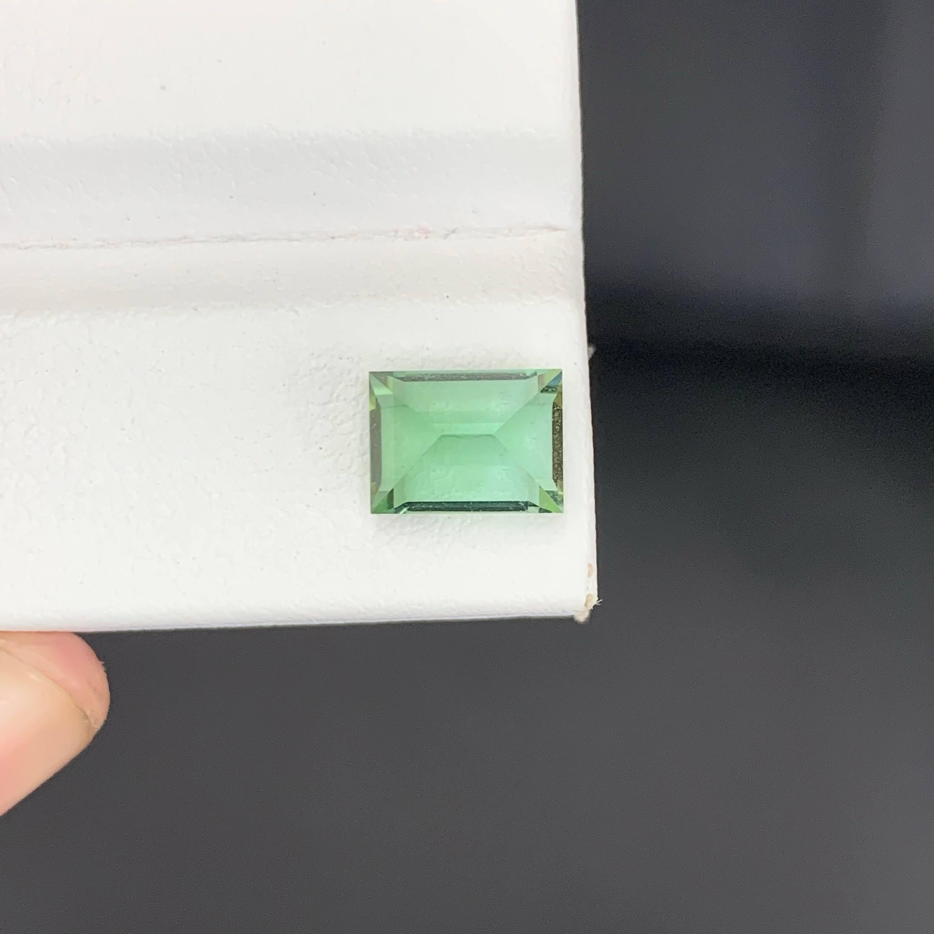 2.05 Carat Natural Loose Mint Green Tourmaline Baguette Cut Afghan Gemstone (pierre précieuse afghane) en vente 4