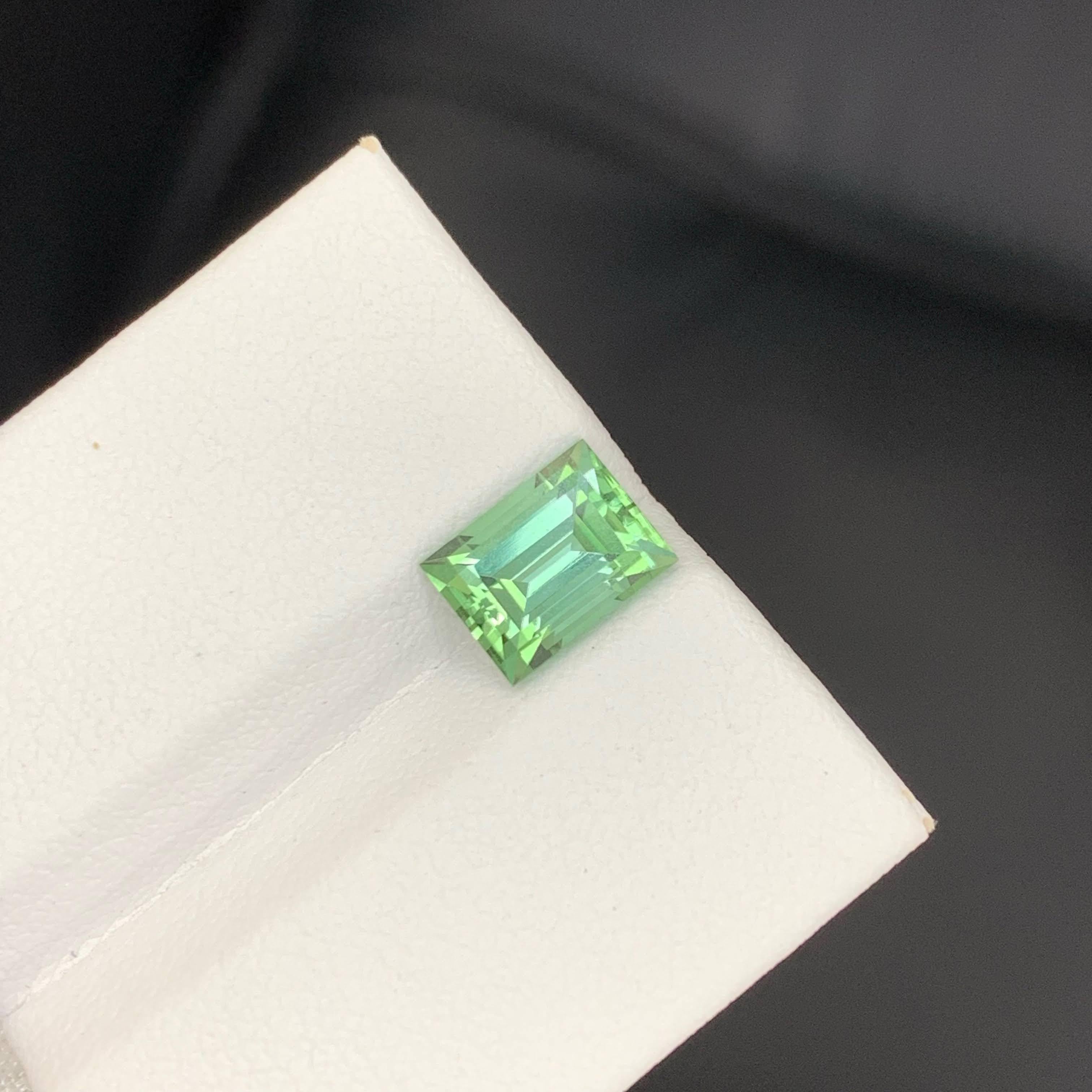 2.05 Carat Natural Loose Mint Green Tourmaline Baguette Cut Afghan Gemstone (pierre précieuse afghane) Neuf - En vente à Bangkok, TH