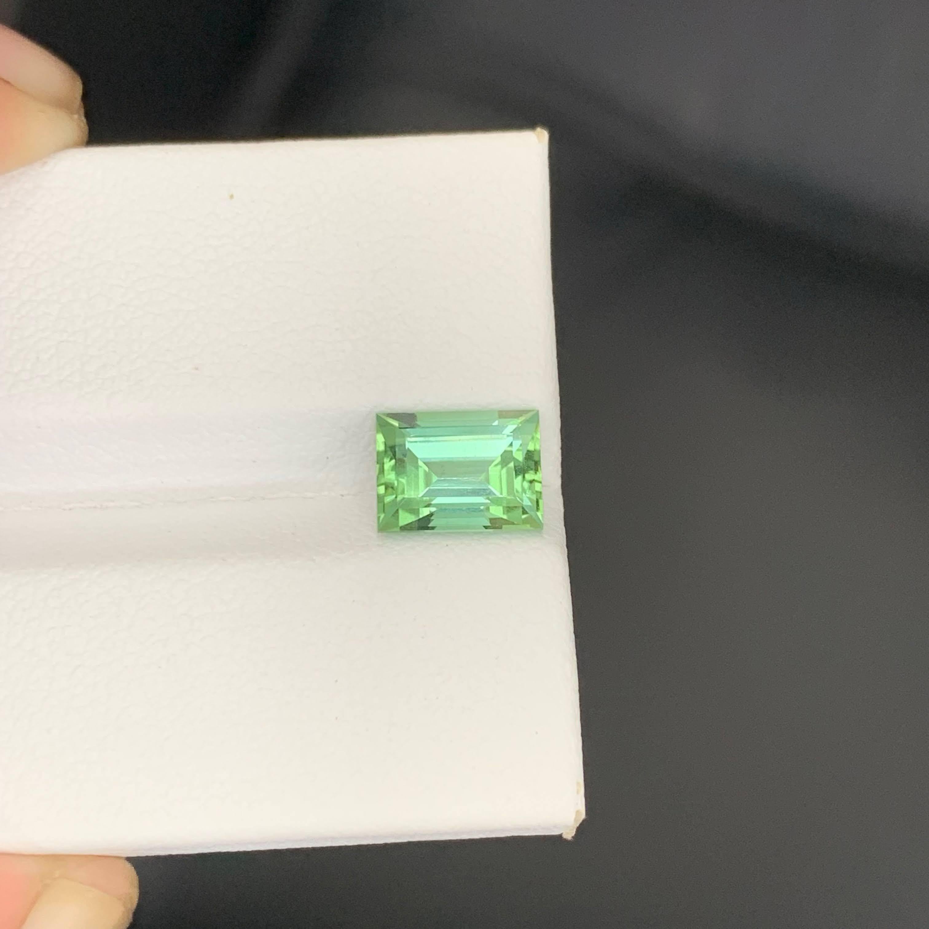 2.05 Carat Natural Loose Mint Green Tourmaline Baguette Cut Afghan Gemstone (pierre précieuse afghane) Unisexe en vente