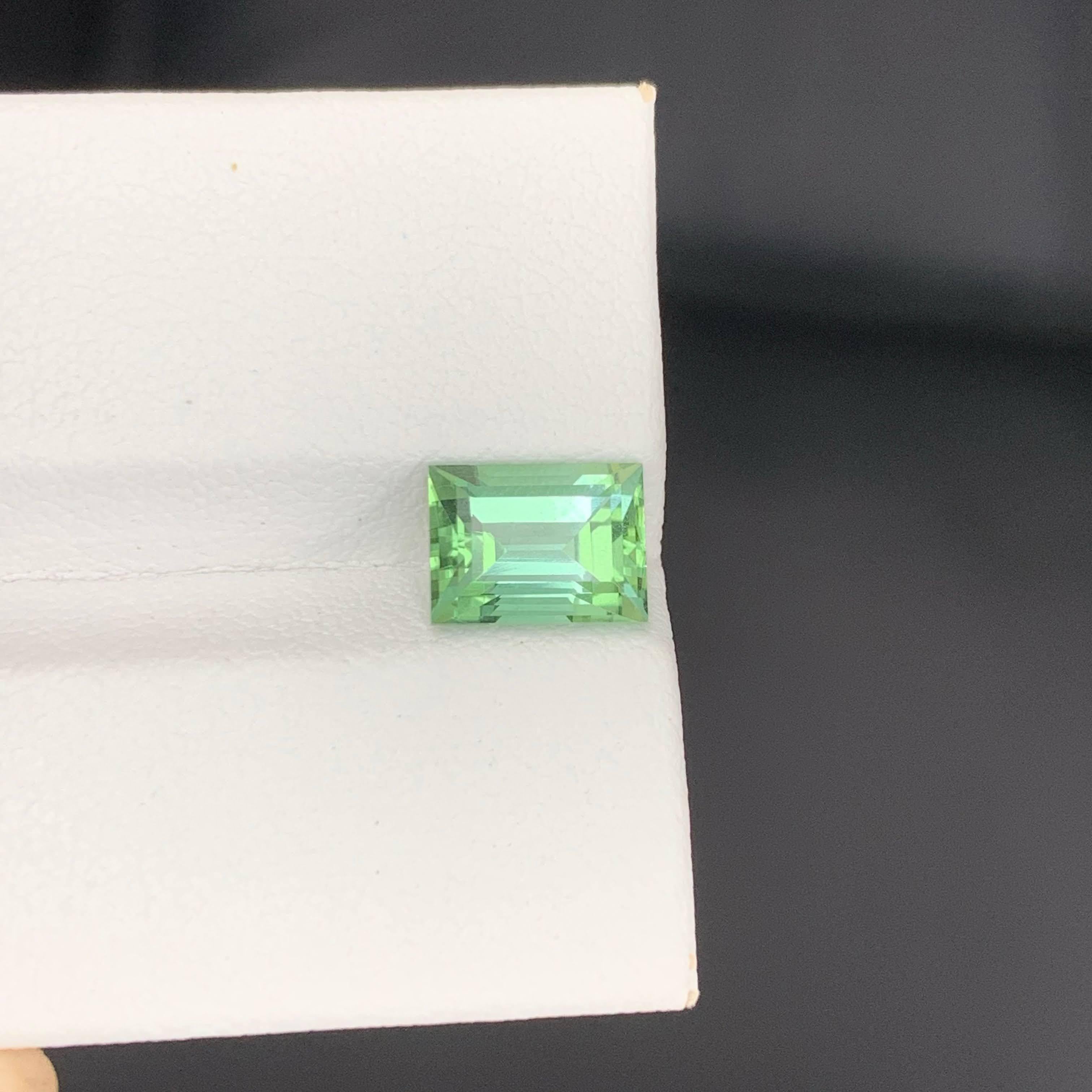 2.05 Carat Natural Loose Mint Green Tourmaline Baguette Cut Afghan Gemstone (pierre précieuse afghane) en vente 3