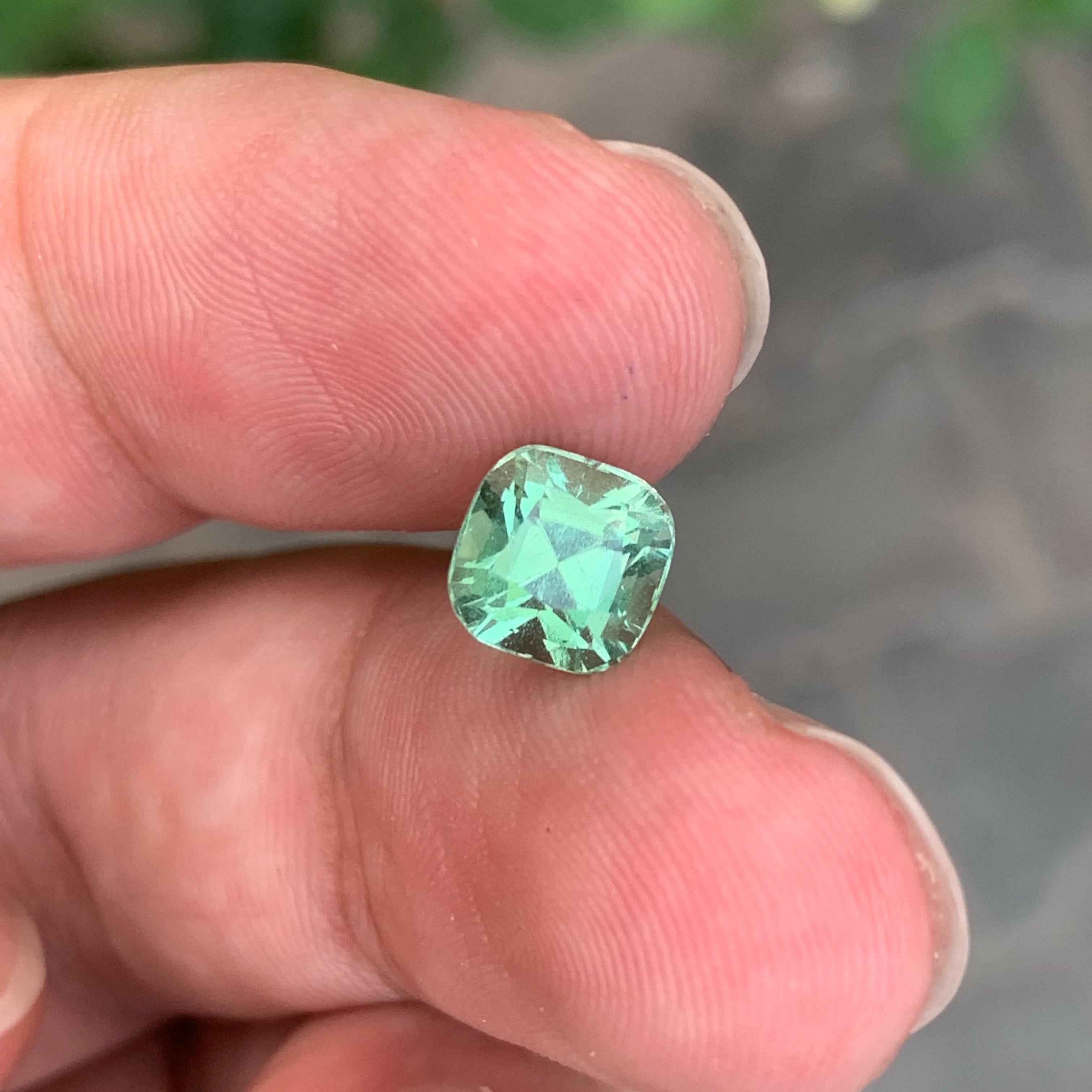 2.05 carati di tormalina verde menta naturale sfusa a forma di cuscino in vendita 4