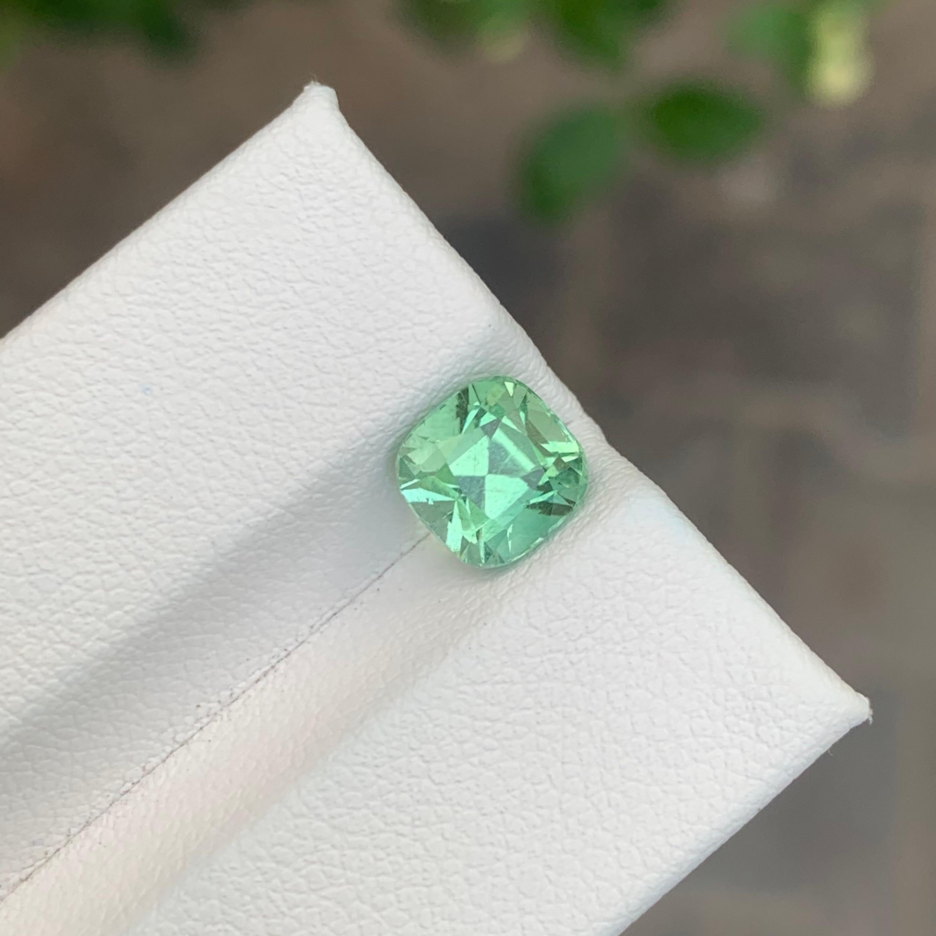 2.05 carati di tormalina verde menta naturale sfusa a forma di cuscino In condizioni Nuovo in vendita a Peshawar, PK