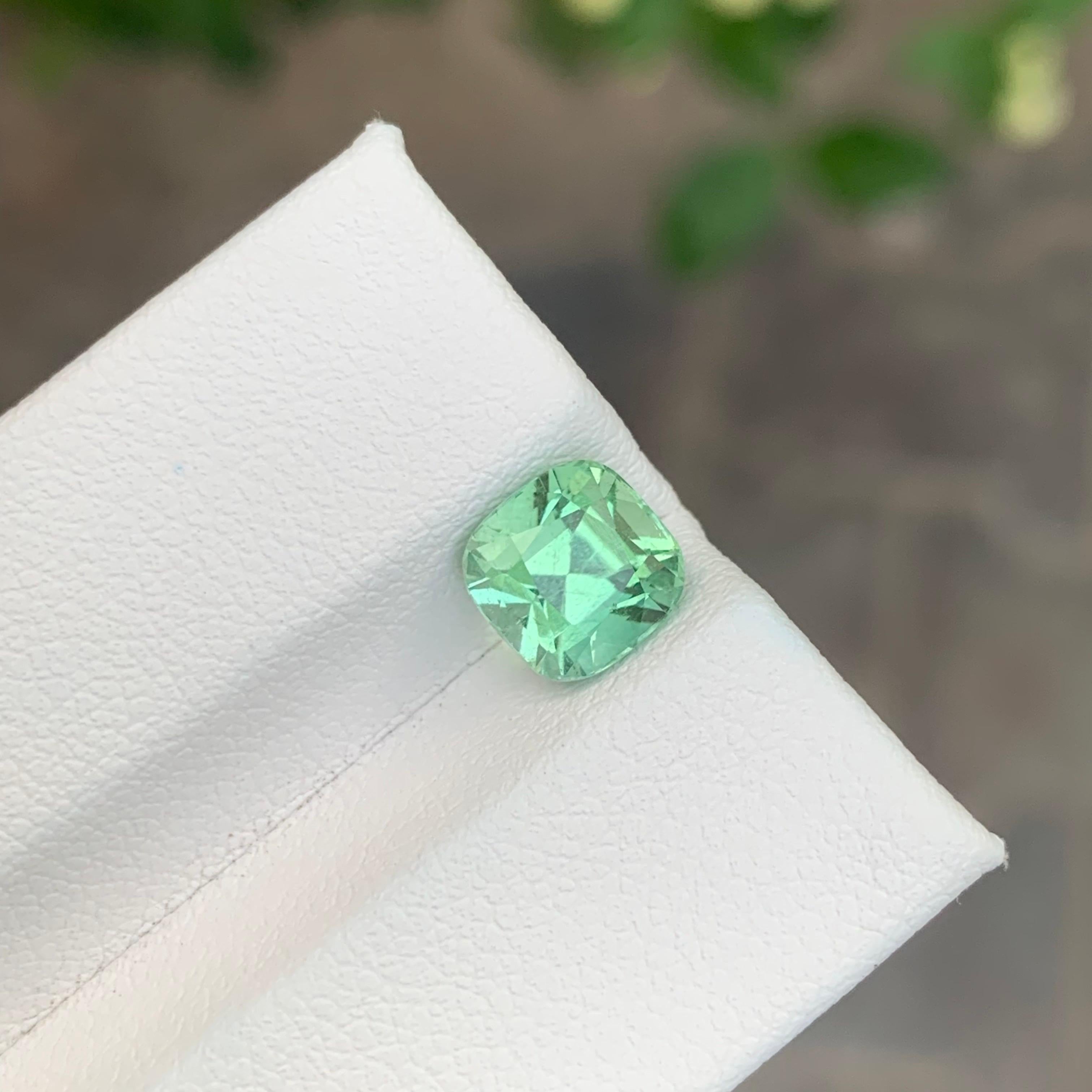 2.05 carati di tormalina verde menta naturale sfusa a forma di cuscino in vendita 1