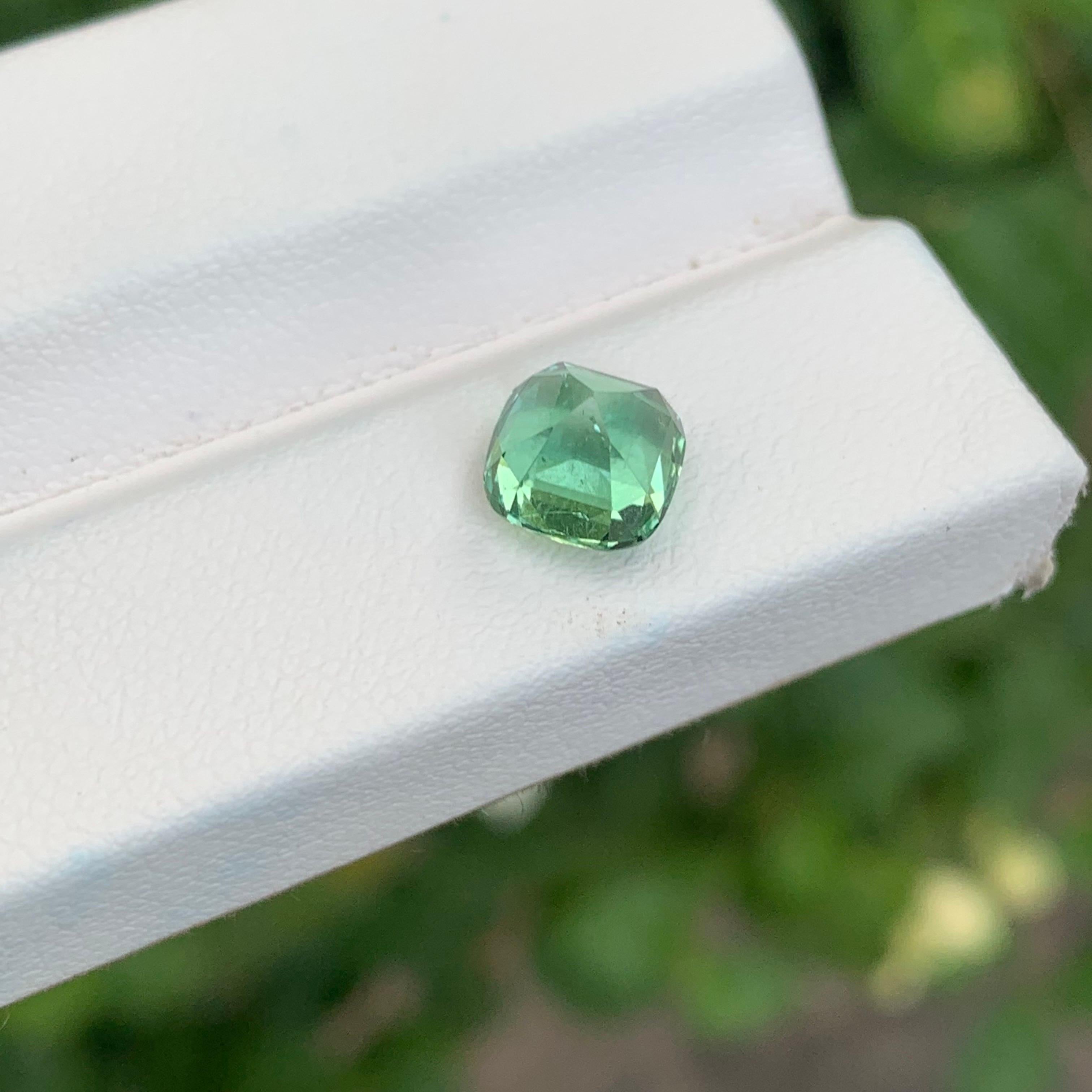 2.05 carati di tormalina verde menta naturale sfusa a forma di cuscino in vendita 2
