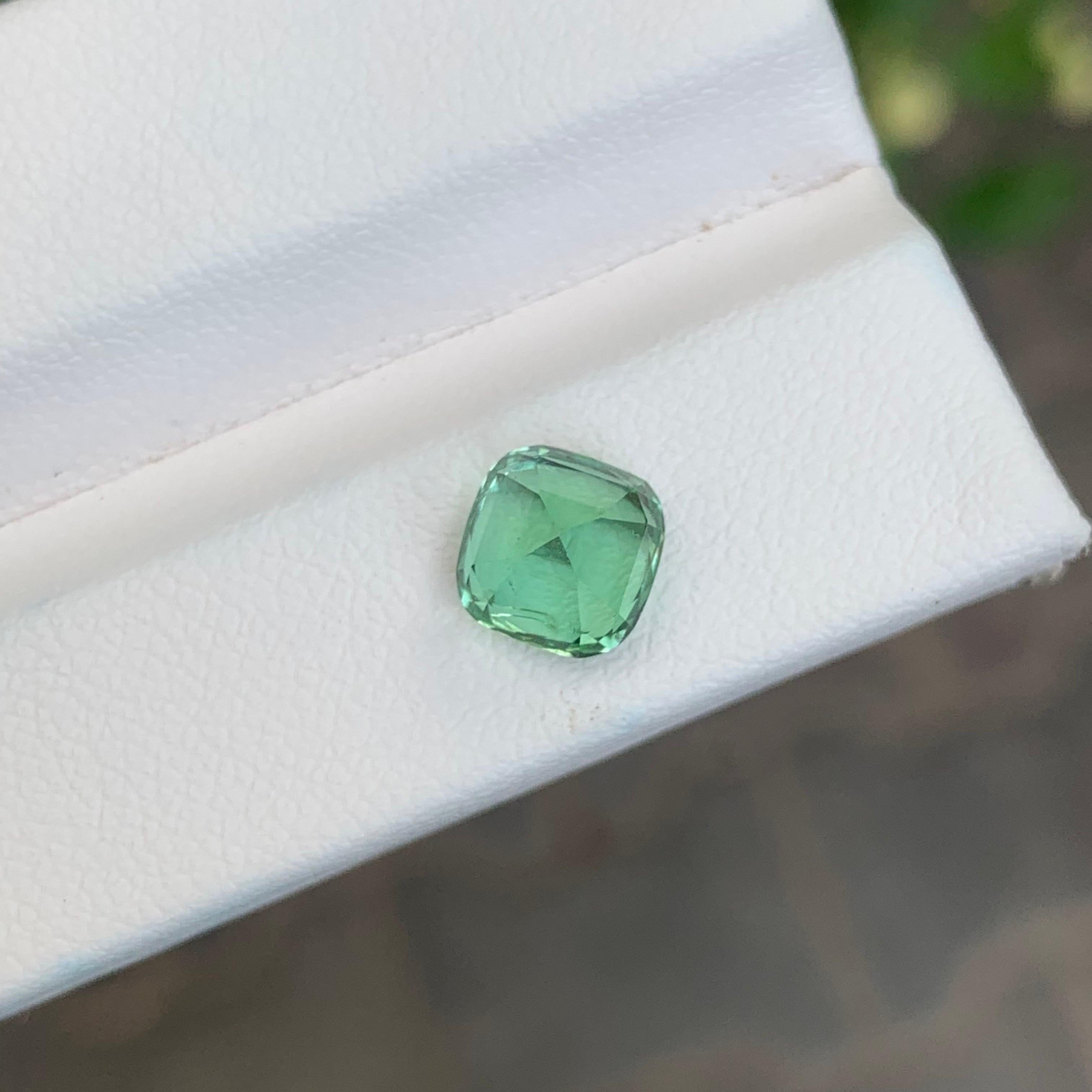 2.05 carati di tormalina verde menta naturale sfusa a forma di cuscino in vendita 3