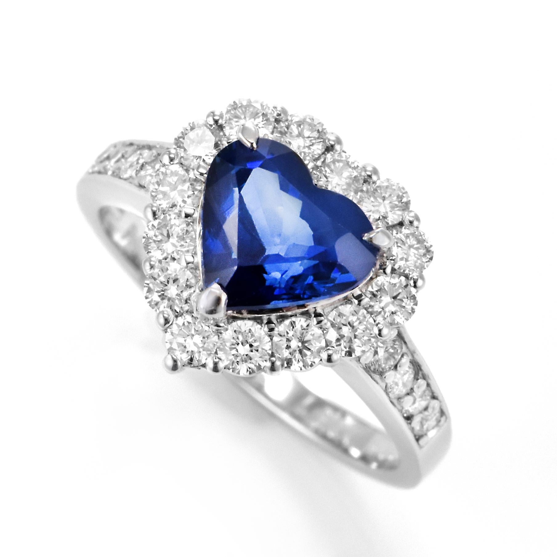 2.05 Carat Natural Sapphire and Diamond Ring Made in Platinum In New Condition For Sale In Tokyo, JP