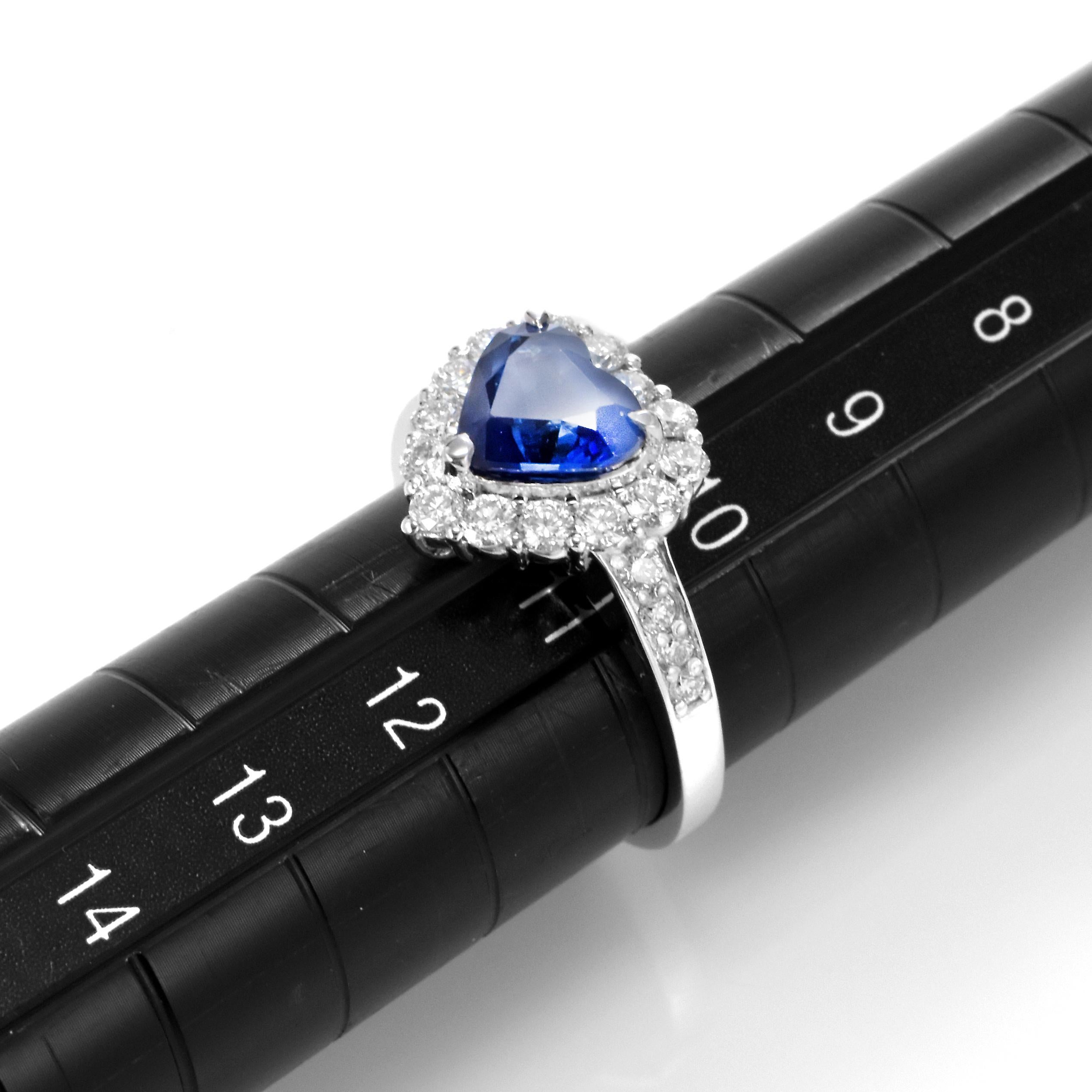 2.05 Carat Natural Sapphire and Diamond Ring Made in Platinum For Sale 3