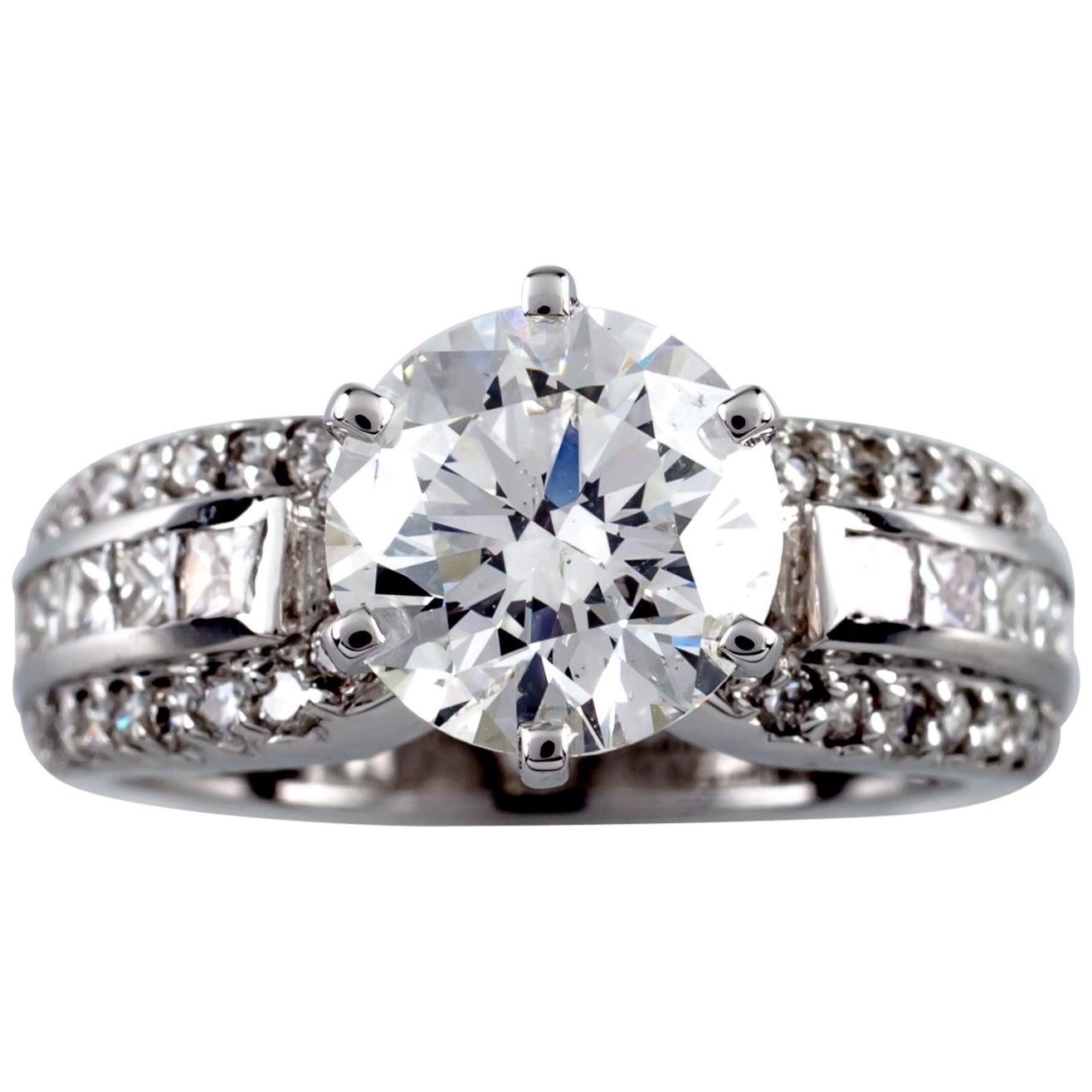 2.05 Carat Round Brilliant Diamond 18 Karat White Gold Engagement Ring