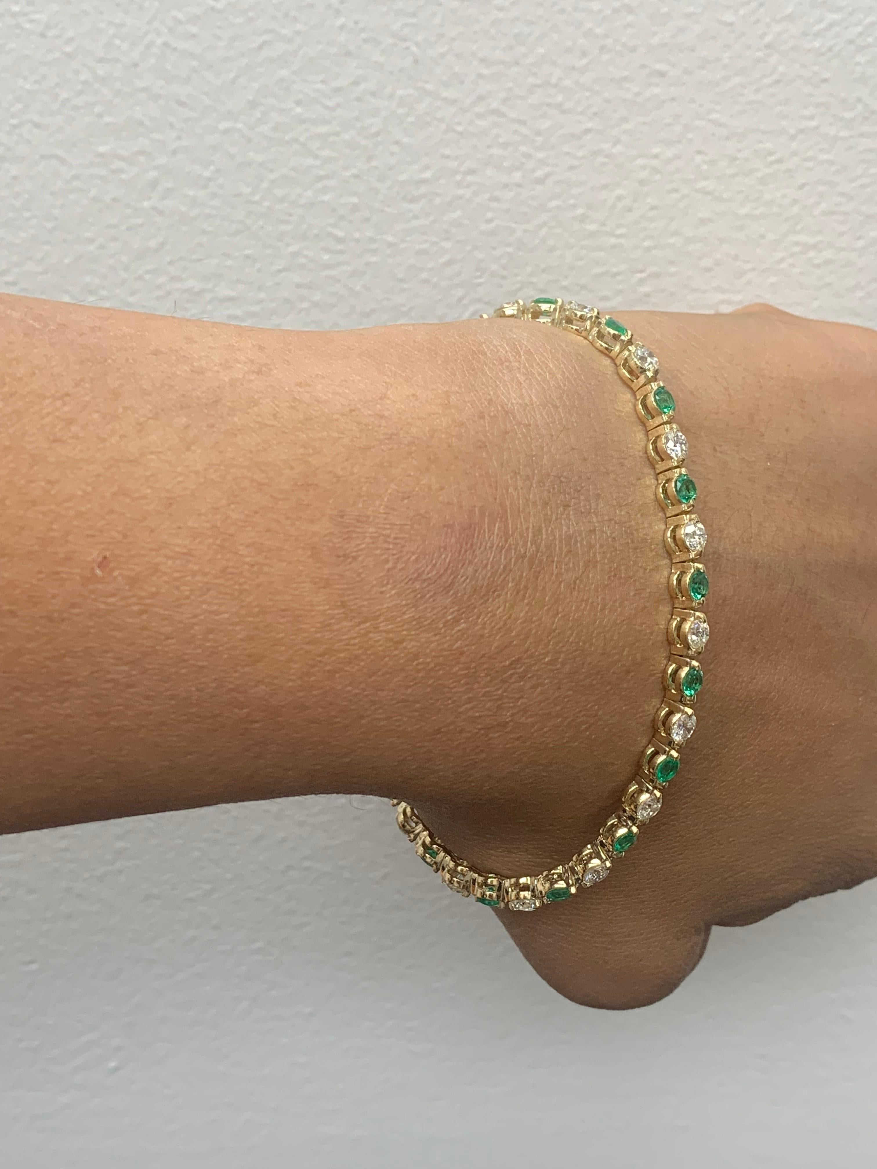 Bracelet en or jaune 14 carats avec émeraudes rondes et diamants de 2,05 carats en vente 1