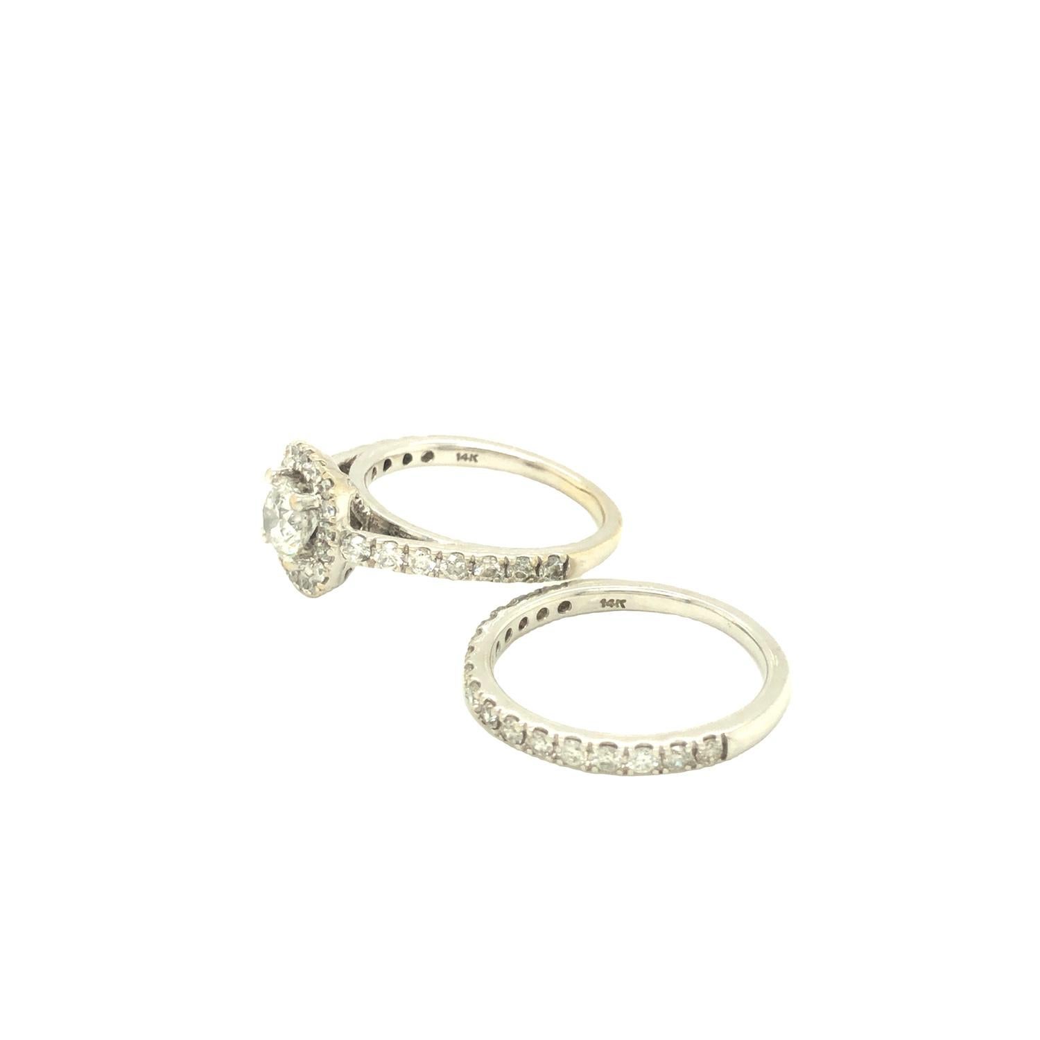 Ensemble bague de fiançailles et anneau de mariage en or blanc 14 carats avec halo de diamants ronds de 2,05 carats au total en vente 2