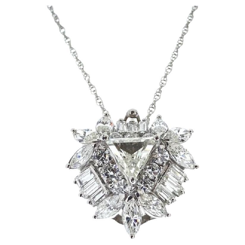 Ciondolo moda con diamante a triangolo da 2,05 carati in platino in vendita