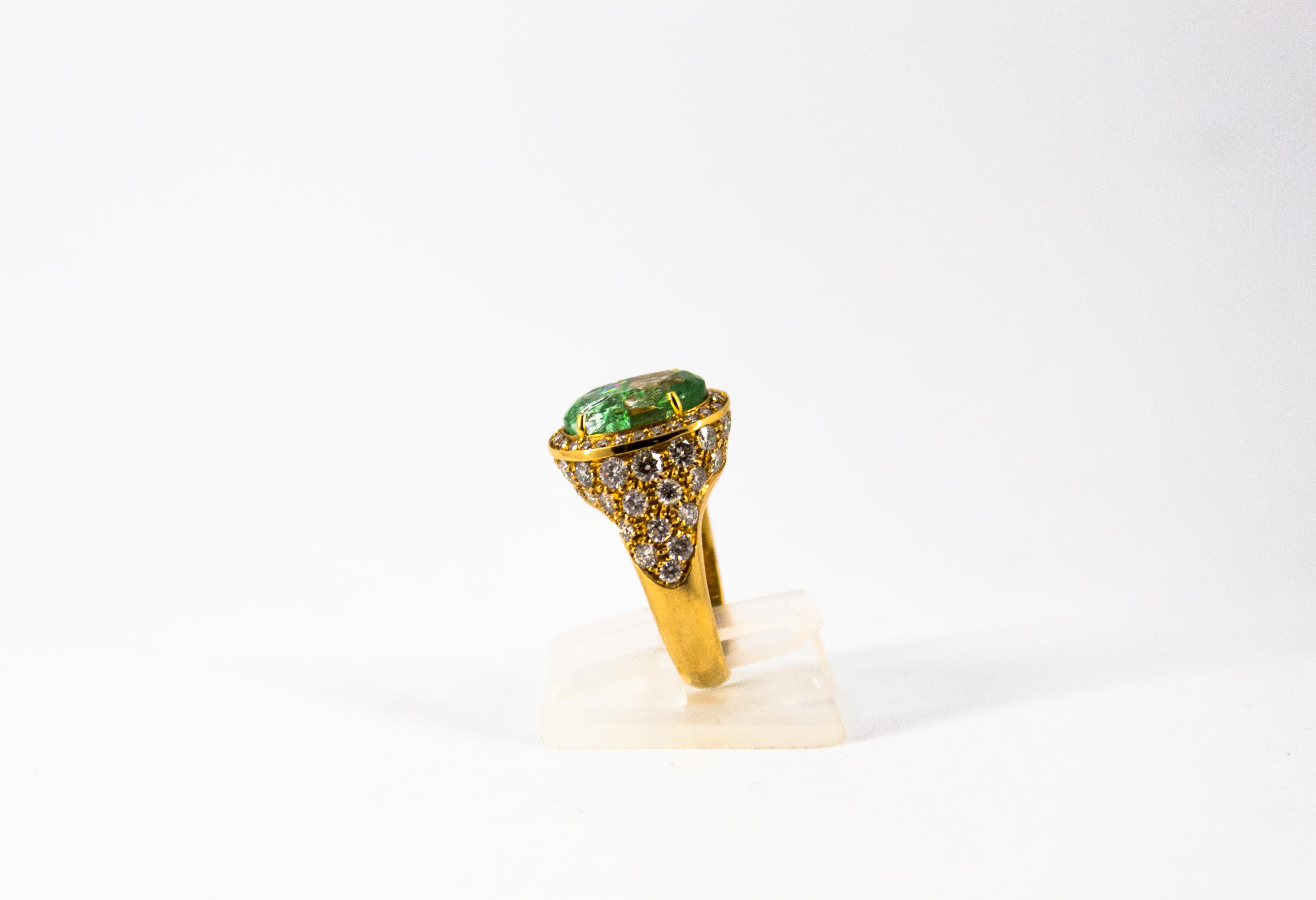 2.05 Carat White Diamond 4.45 Carat Emerald Yellow Gold Cocktail Ring In New Condition In Naples, IT