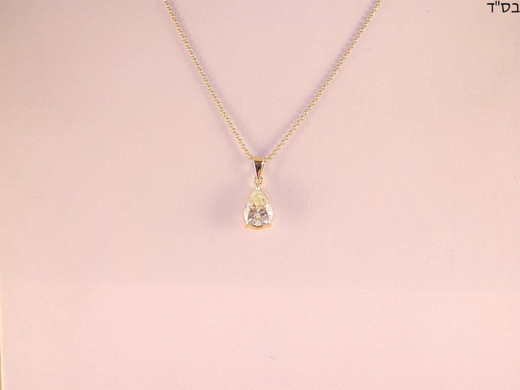 Gold: 18K yellow gold 
Weight: 4,0 g
Diamond: 2,05 ct. Colour: K Clarity: SI1 Pear shape
Necklace length: choose from 42, 45 or 50 cm
Width of pendant: 0,7 cm
All our items of jewellery come with a certificate and a 5 year warranty.
Shipping: free
