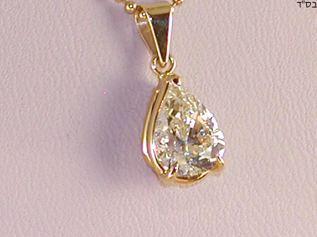2.05 Carat Yellow Gold Necklace Pear Shape Diamond Solitaire Pendant In New Condition For Sale In Antwerp, BE