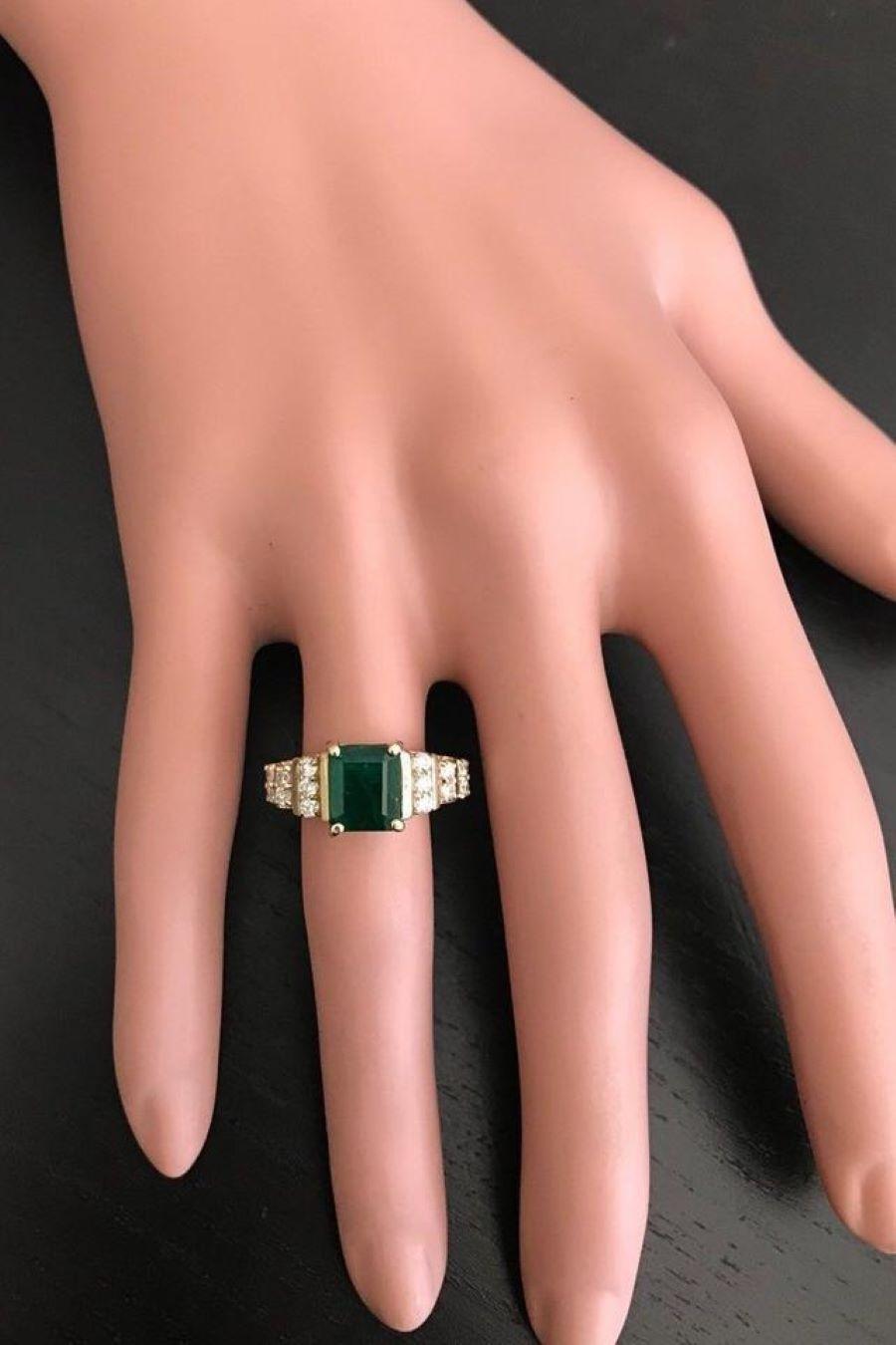 2.05 Carats Natural Emerald and Diamond 14K Solid Yellow Gold Ring For Sale 3