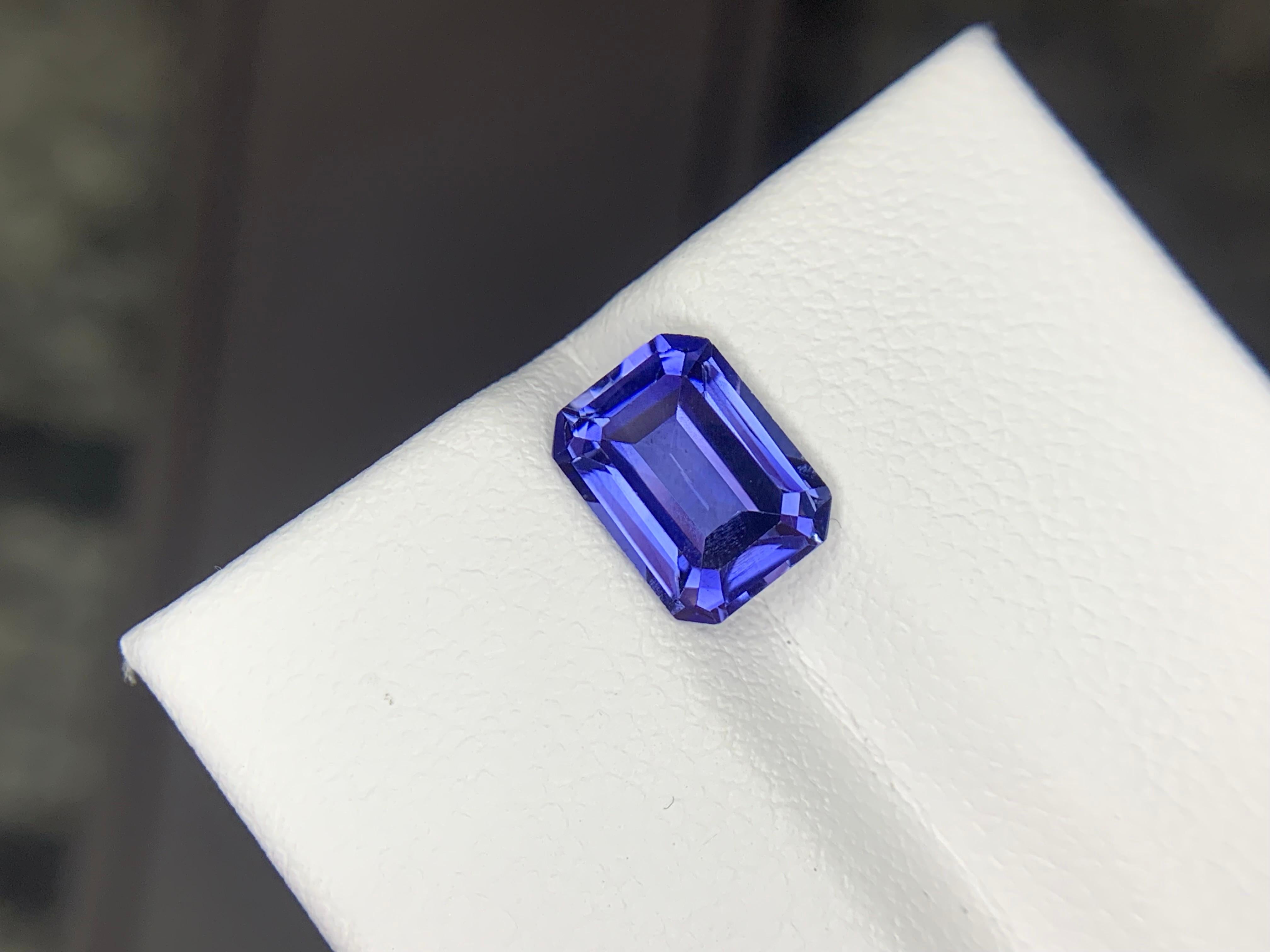 2,05 Carati Nature Gemma di tanzanite sciolta taglio smeraldo in vendita 1
