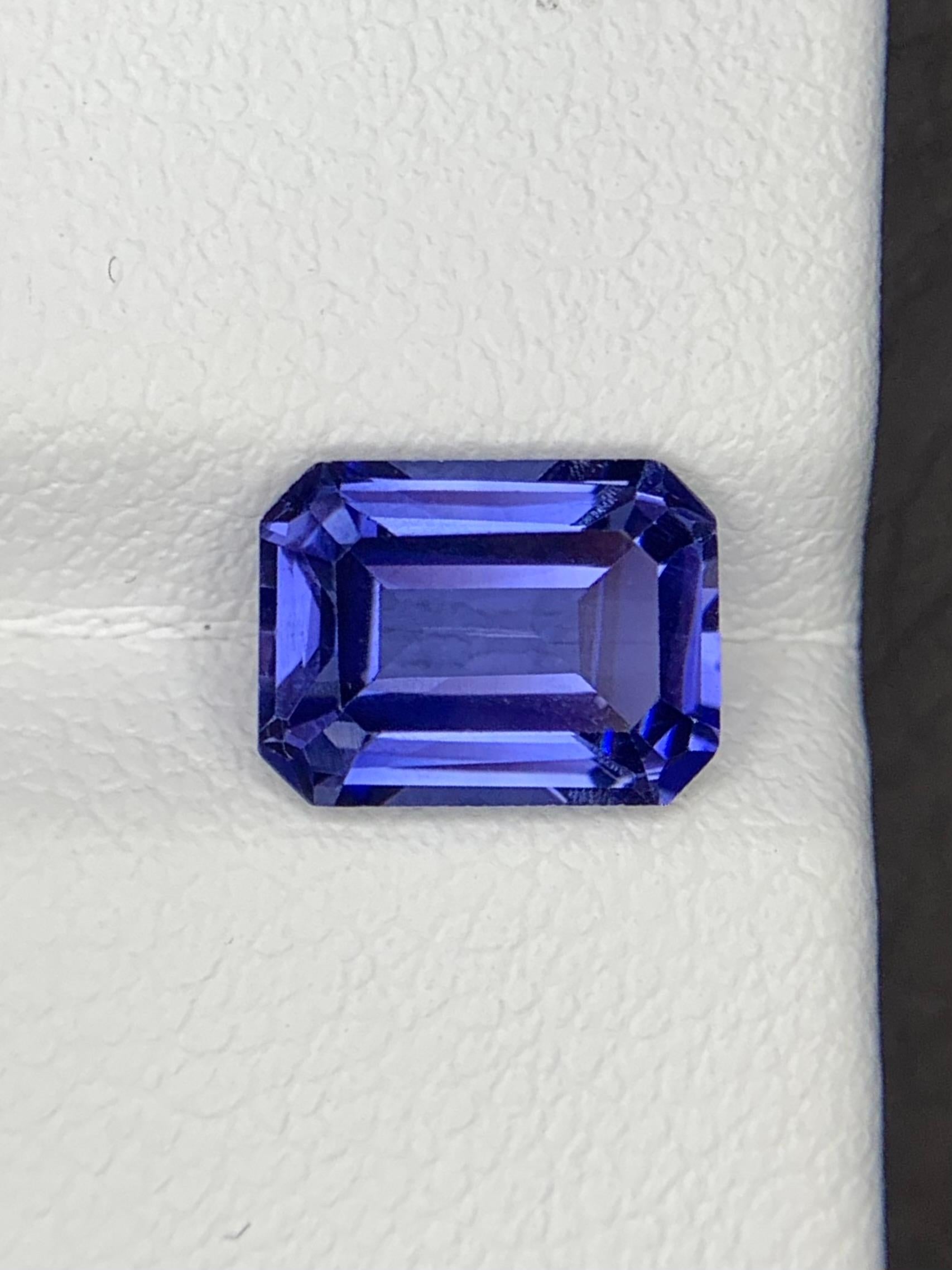 2,05 Carati Nature Gemma di tanzanite sciolta taglio smeraldo in vendita 2