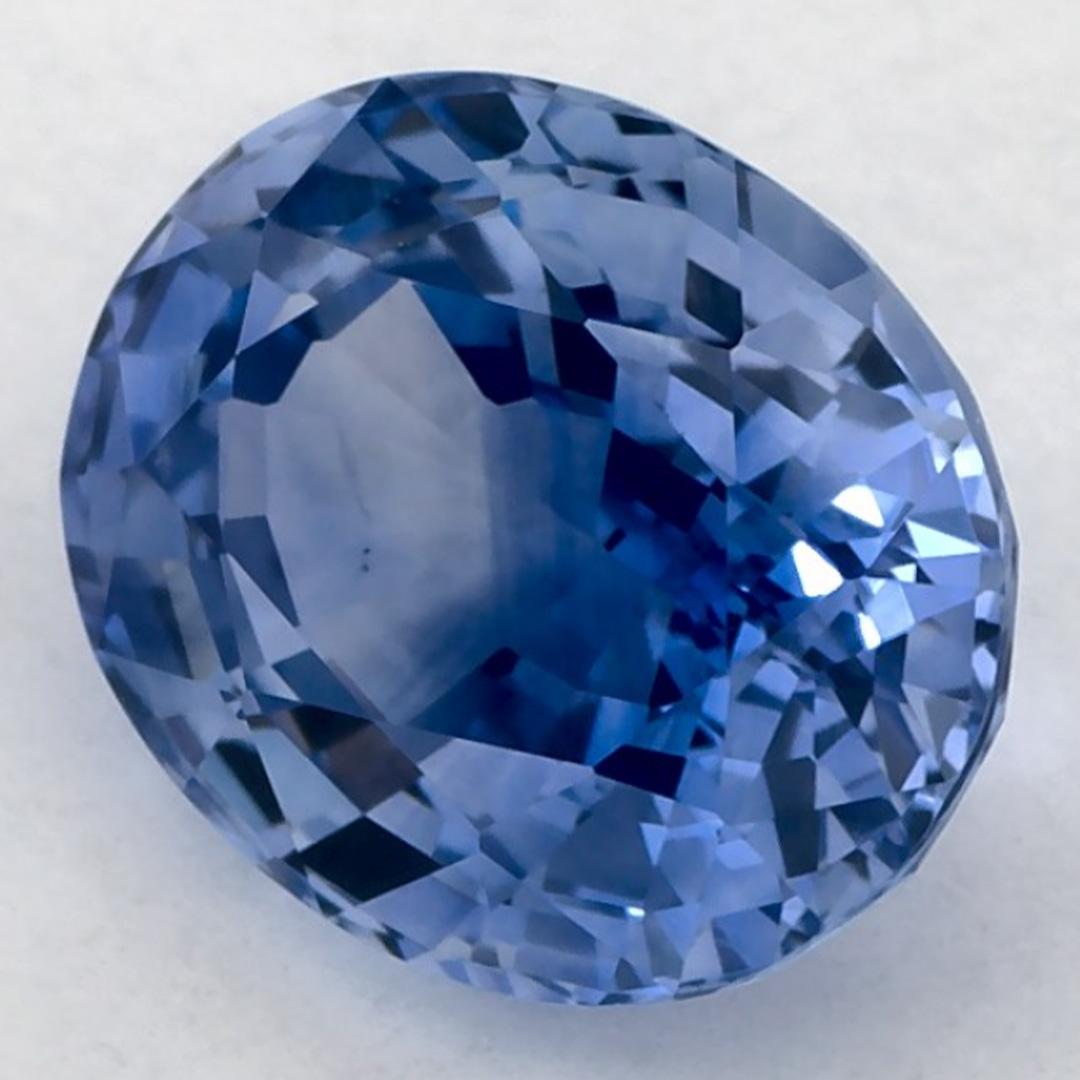 Dieser natürliche blaue Saphir bietet Eleganz und Raffinesse. Mit seiner satten Farbsättigung und seinem präzisen Schliff ist er der perfekte Mittelpunkt für einen Verlobungsring oder ein luxuriöses Schmuckdesign.

Dieser Saphir stammt aus Sri Lanka