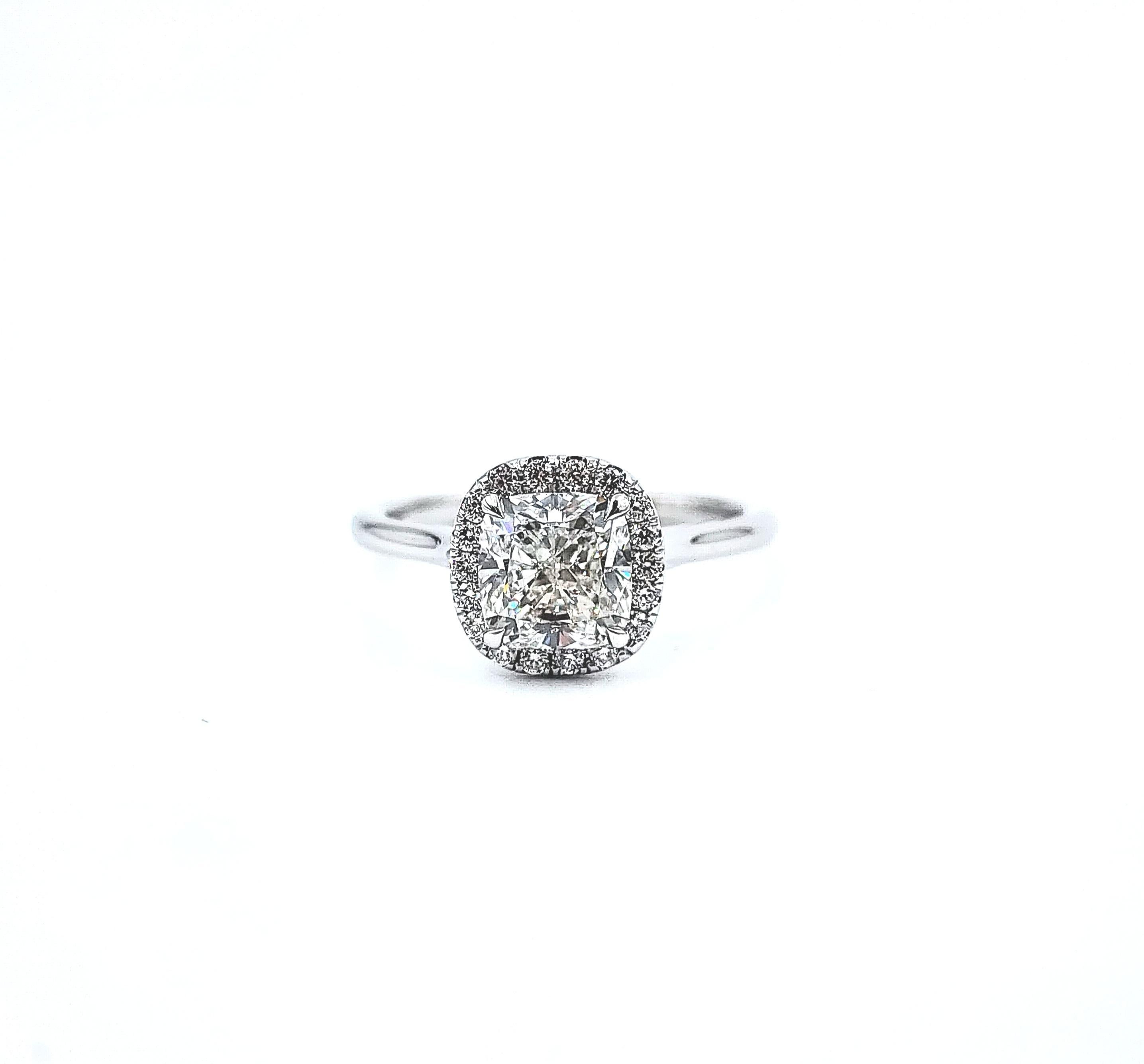 2.05 ct GIA Certified Diamond Halo Ring en venta 2