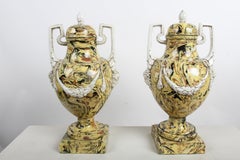 20,5" große italienische Urnen im neoklassizistischen Stil aus Achat mit Deckel und Girlanden – Meiselman Imports