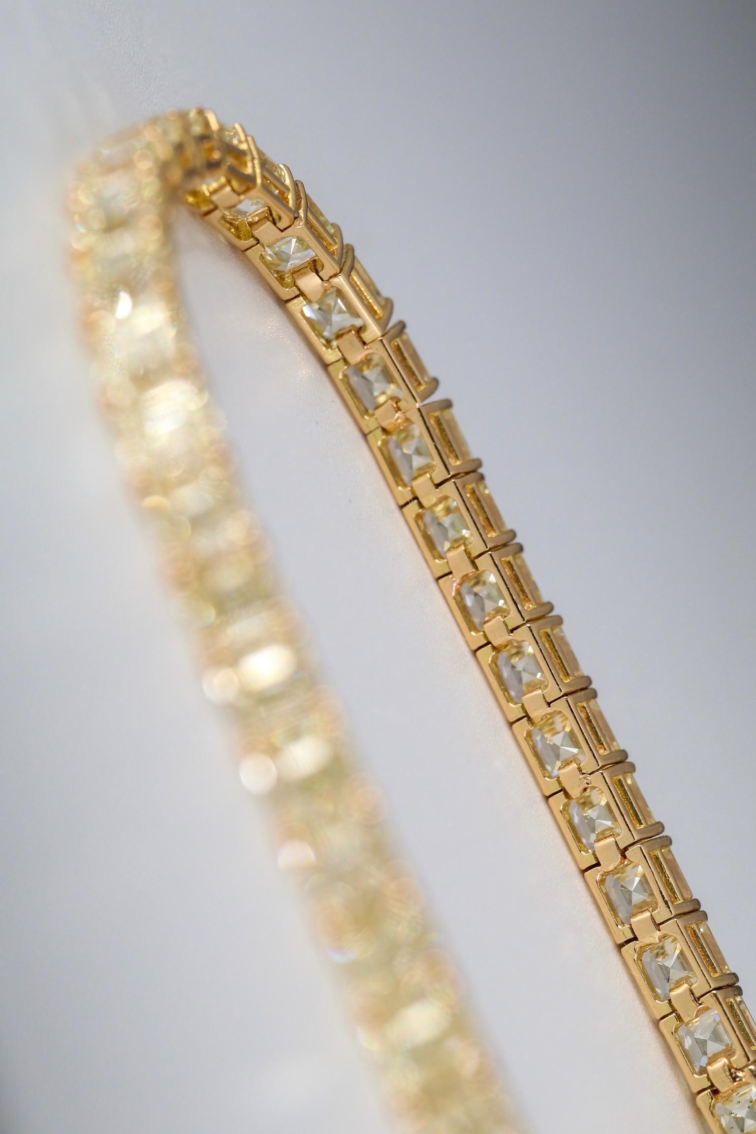 20.50 Carat Natural Asscher Cut Yellow Diamond Tennis Bracelet, 18K Yellow Gold In New Condition For Sale In New York, NY