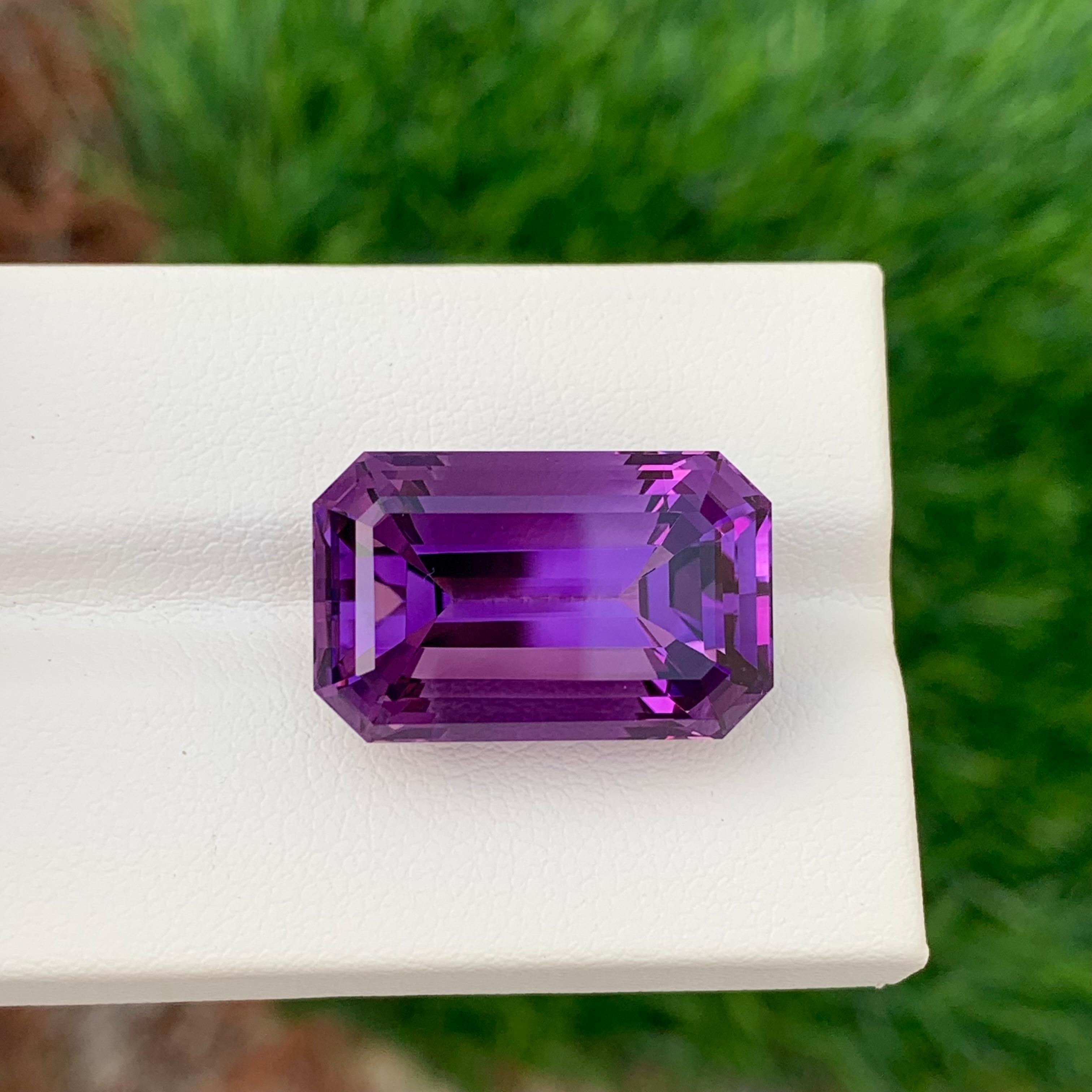 20,50 Karat natürlicher loser tief lila Amethyst Smaragd Form Edelstein (Arts and Crafts) im Angebot