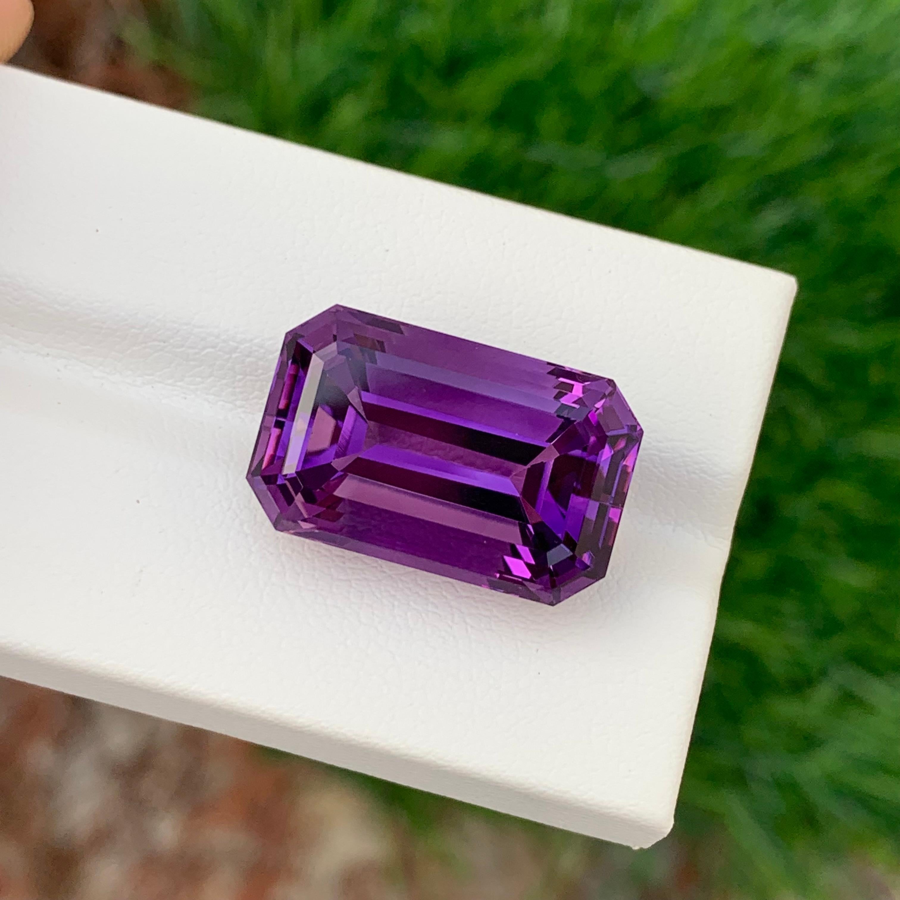 20,50 Karat natürlicher loser tief lila Amethyst Smaragd Form Edelstein (Smaragdschliff) im Angebot