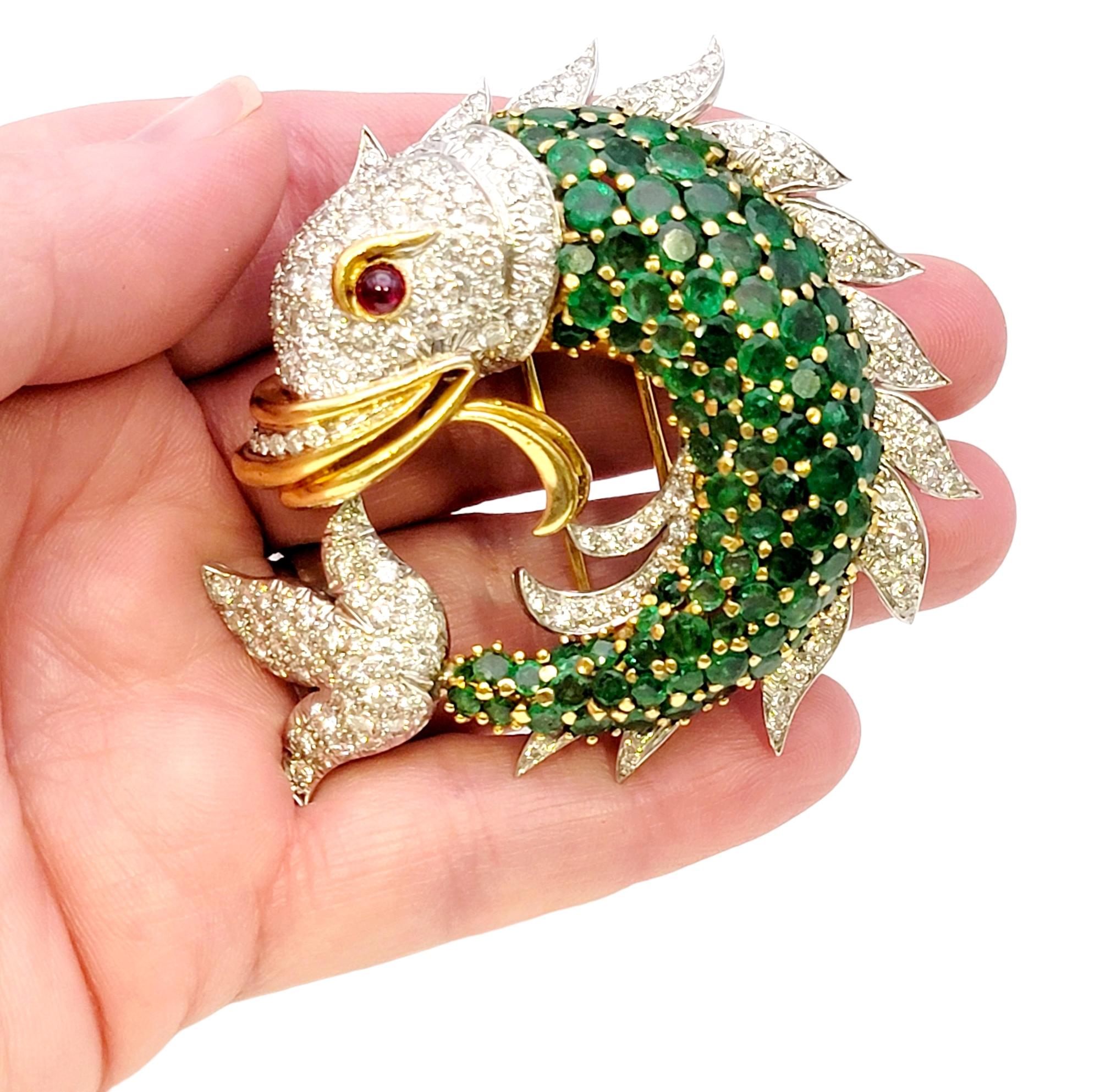 20.50 Carats Total Emerald, Diamond and Ruby Fish Brooch in 18 Karat Gold  For Sale 7