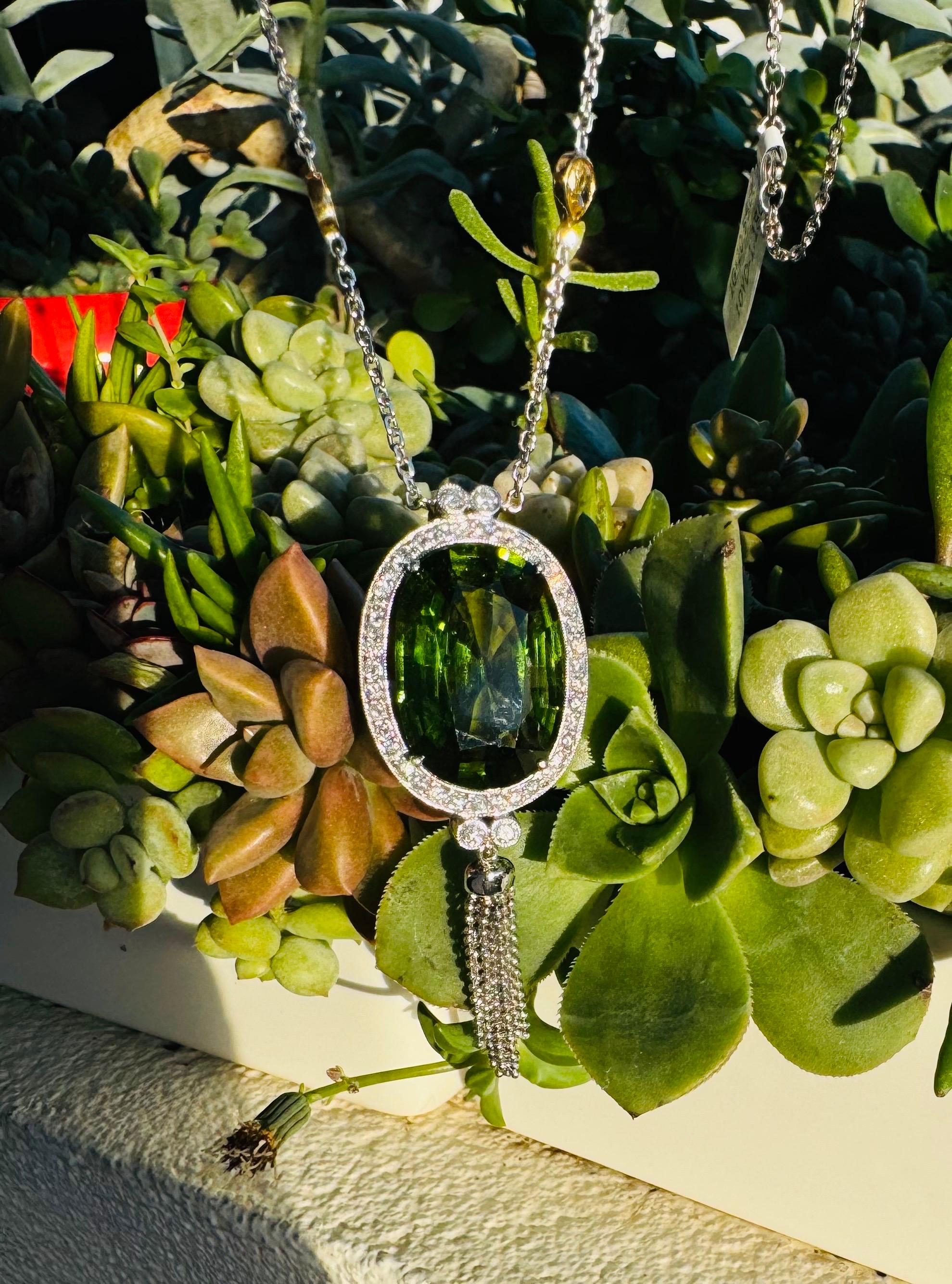 Collar de gota de peridoto y diamantes de 20,55 quilates en Nuevo estado para la venta en COTTESLOE, AU