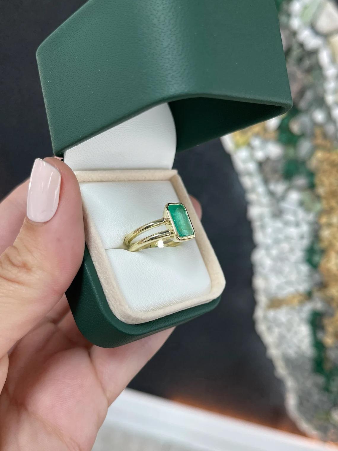 Modern 2.05ct 14K Emerald Cut Colombian Emerald Bezel Solitaire Split Shank Gold Ring For Sale