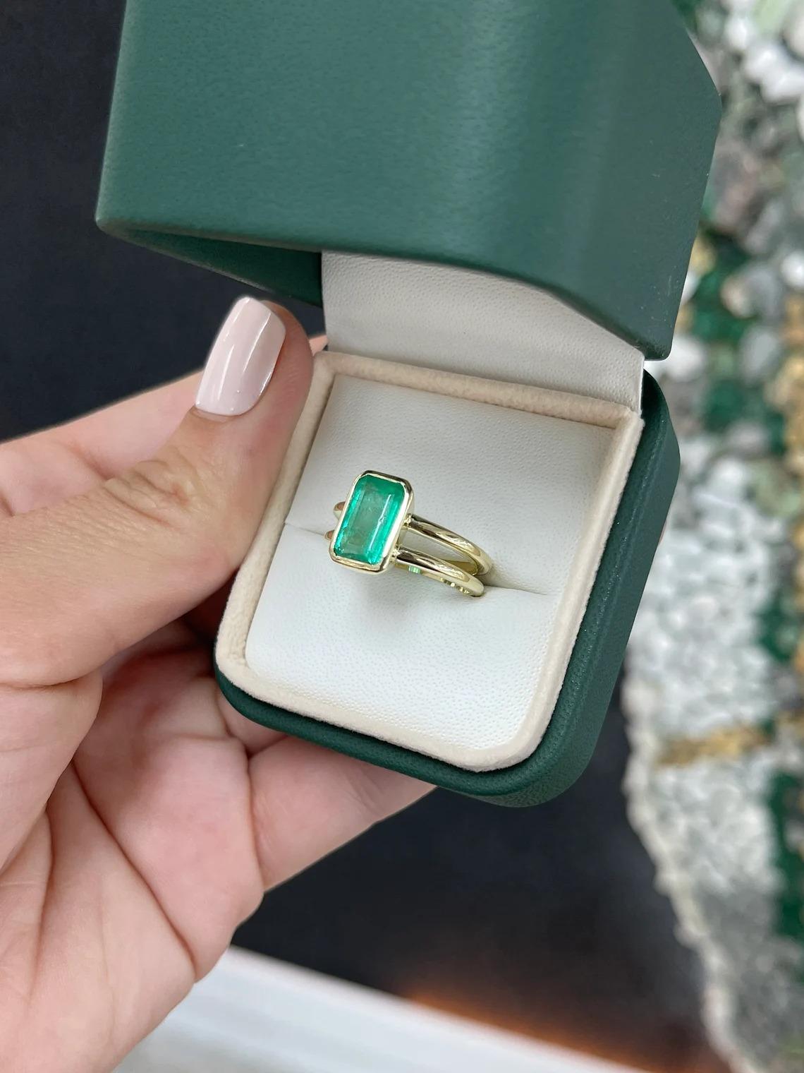 2.05ct 14K Emerald Cut Colombian Emerald Bezel Solitaire Split Shank Gold Ring In New Condition For Sale In Jupiter, FL
