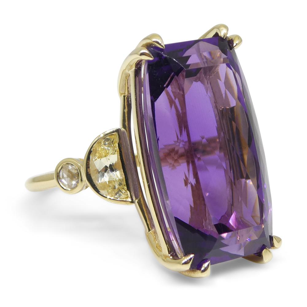 Contemporary 20.5ct Amethyst Yellow Sapphire and Diamond Cocktail Ring Set in 14k Yellow Gold For Sale
