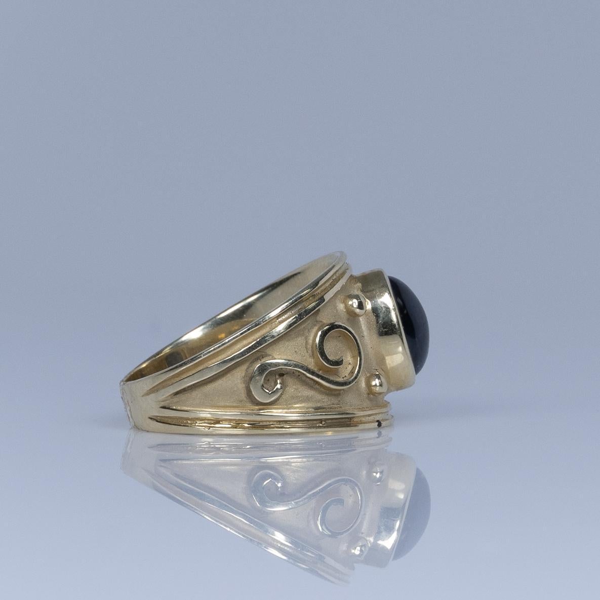 2,05 Karat Blauer Saphir Cabochon Ring mit Satin-Finish 14K Gelbgold 3