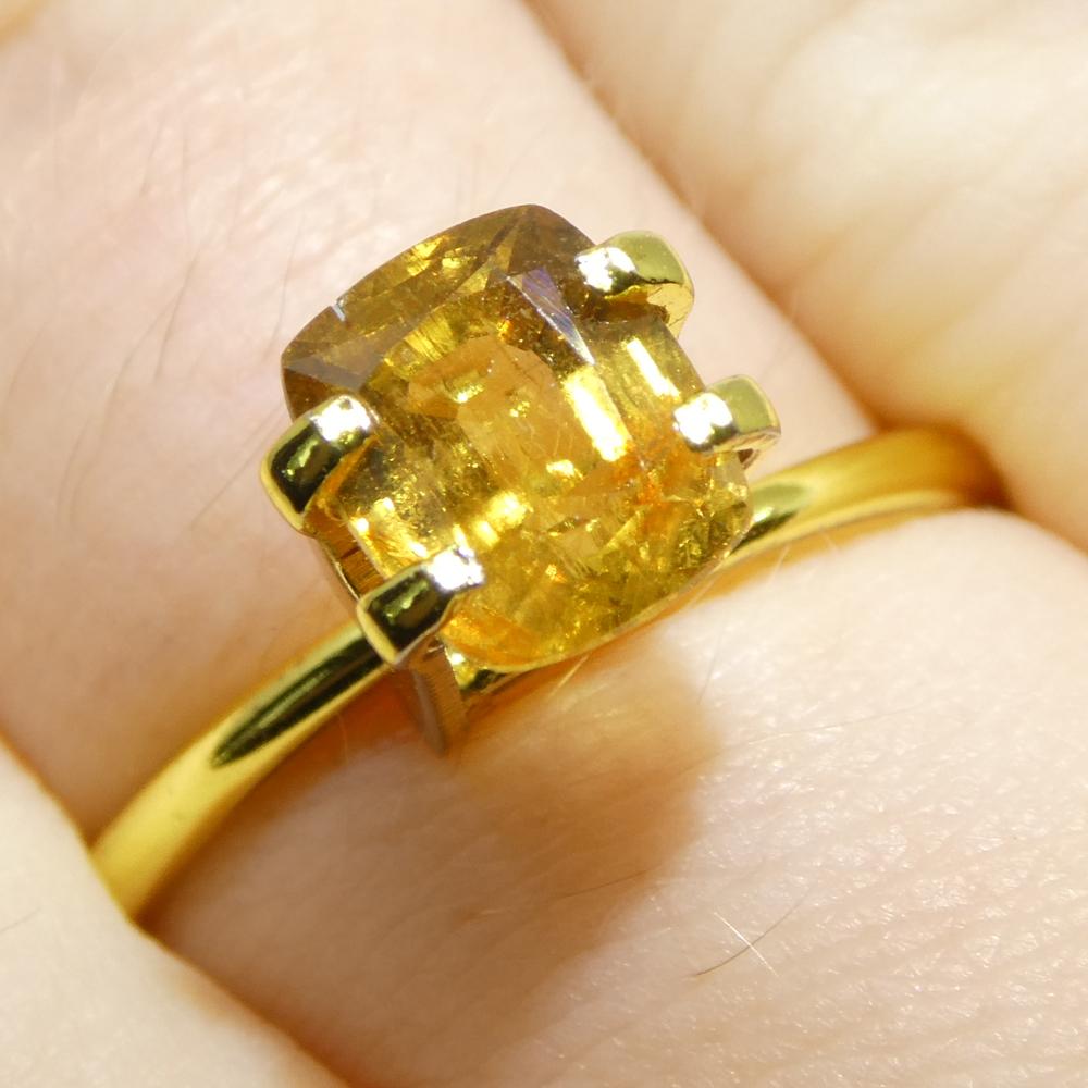 Taille brillant 2.05ct Saphir coussin orange-jaune de Tanzanie, non chauffé en vente