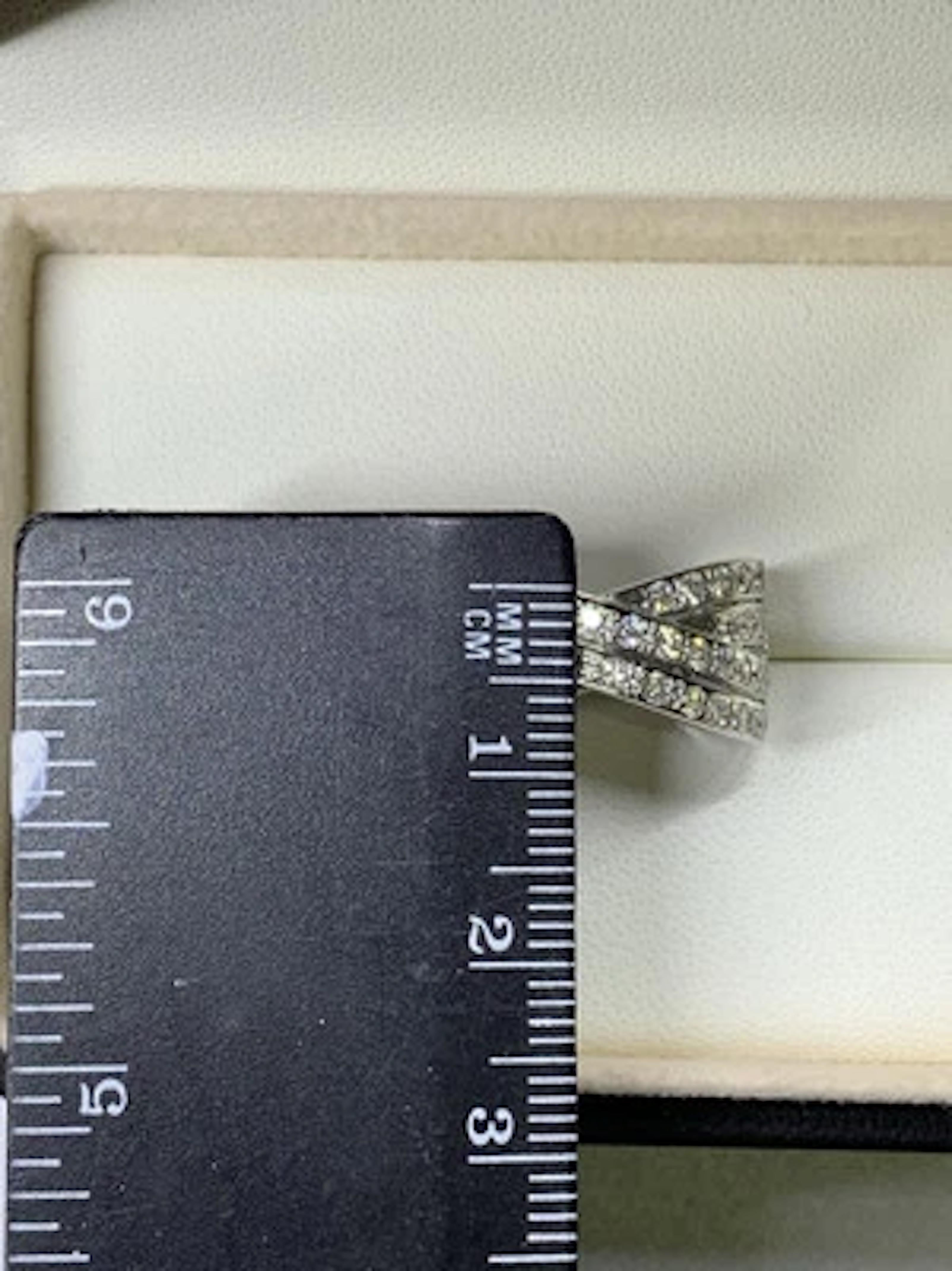 Anillo de compromiso de platino grande y grueso con diamantes de 2,05 ct 14,2 g Corte redondo en venta