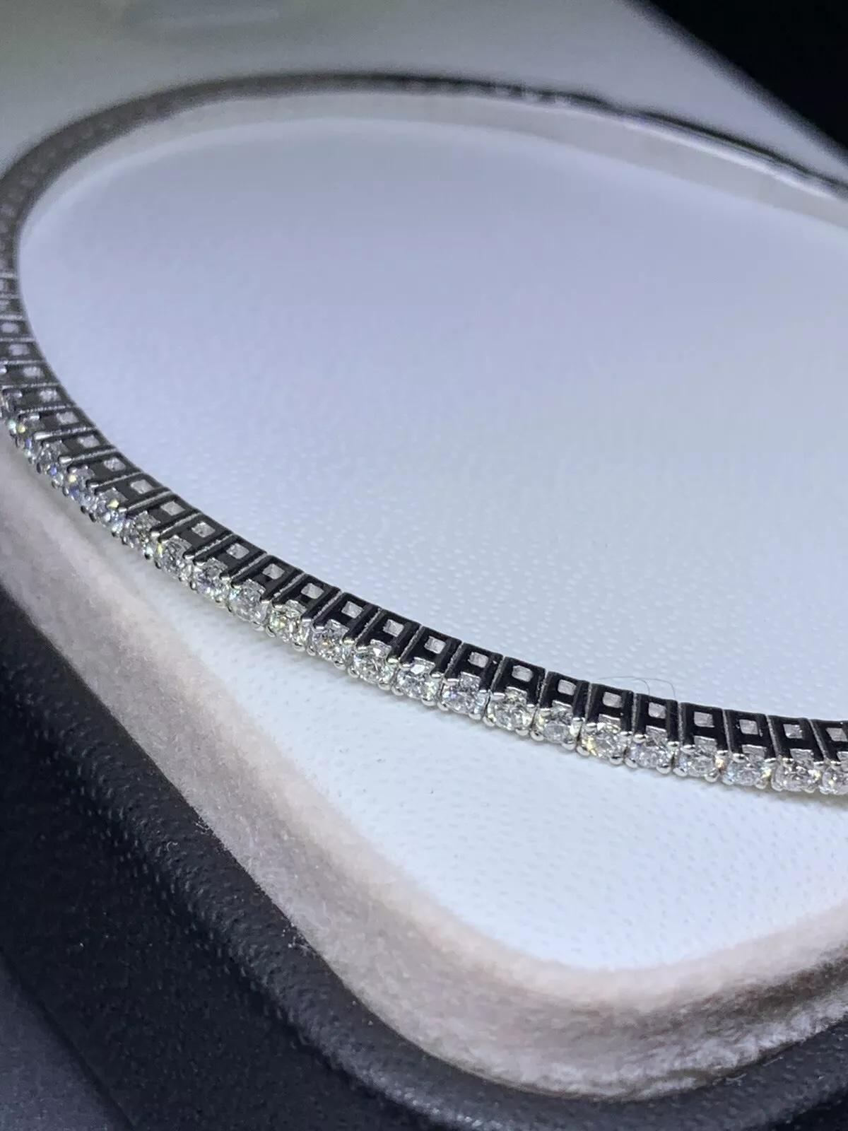 Pulsera de oro blanco de 18 ct con diamantes de 2,05 ct y 6,5 pulgadas en venta 1