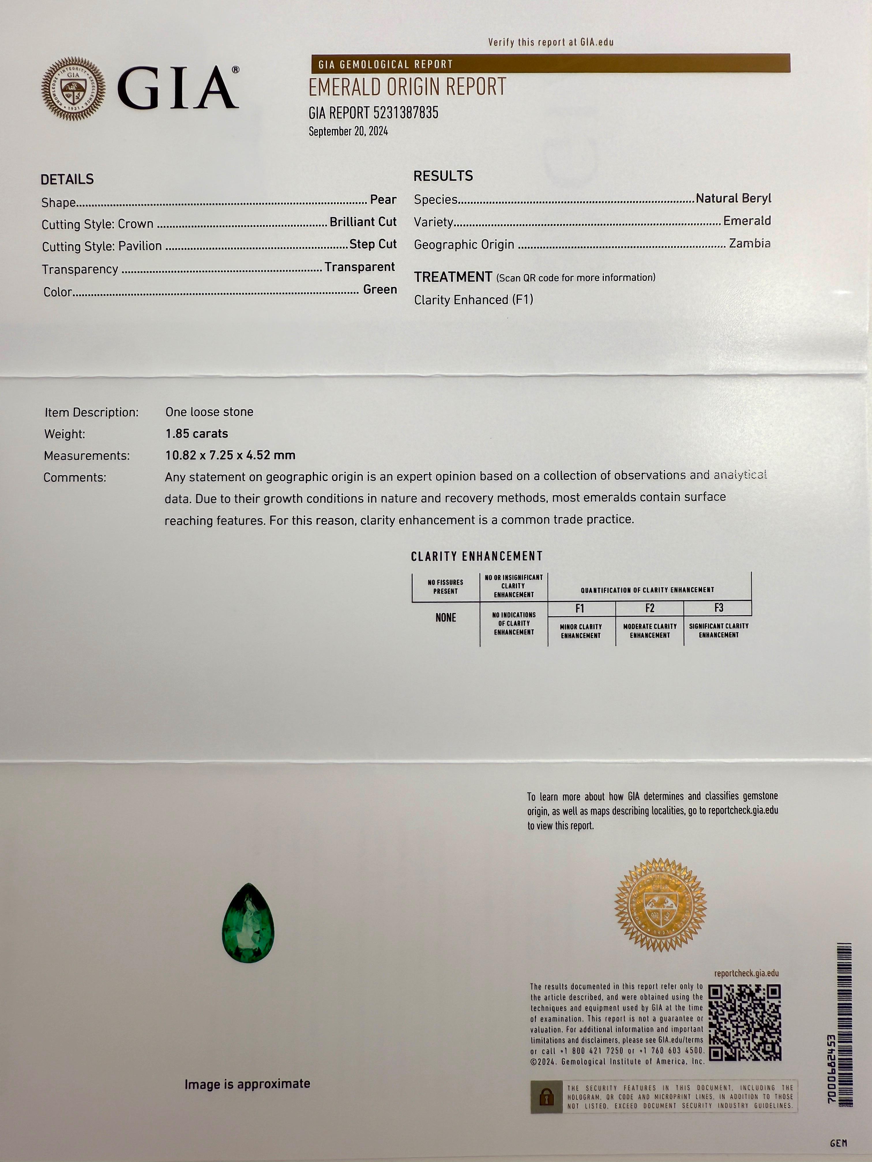 Collier pendentif en or blanc 18k avec émeraude zambienne naturelle certifiée GIA et diamant. 2,05 carats au total.

Ce magnifique collier est orné d'une émeraude d'un vert vif de 1,85 carat, entièrement certifiée par le GIA, confirmant que la